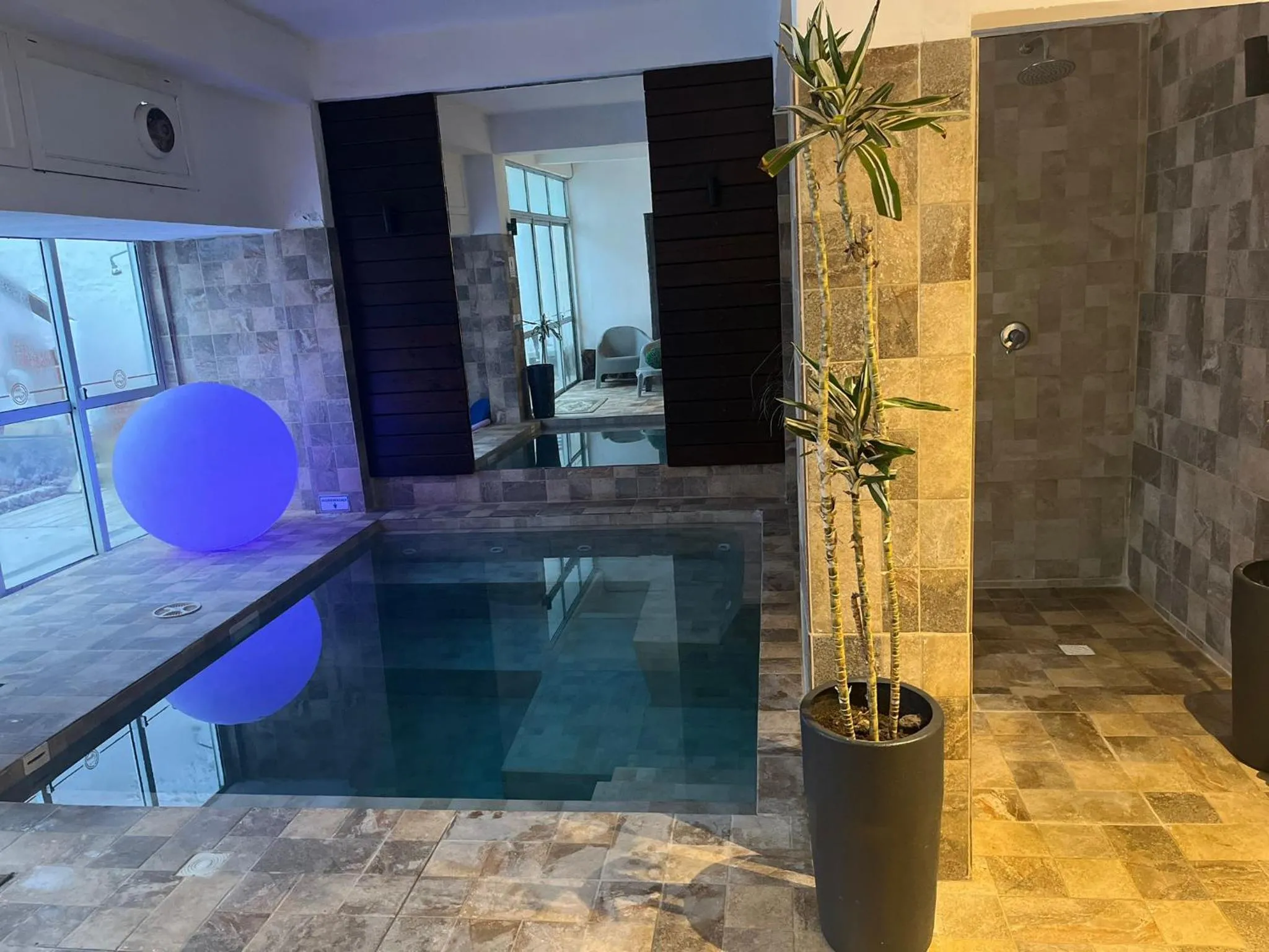 Swimming pool in Hotel Lujan