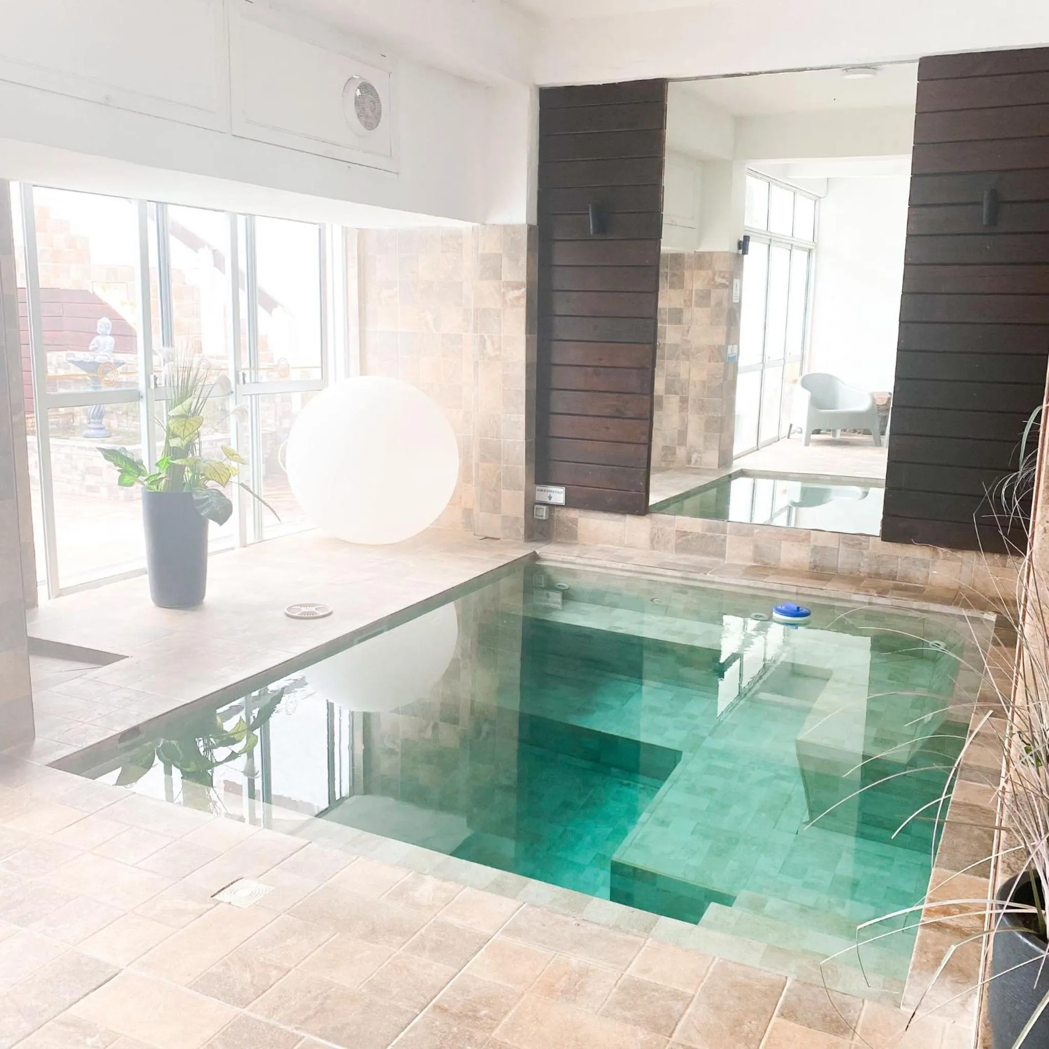 Swimming pool in Hotel Lujan