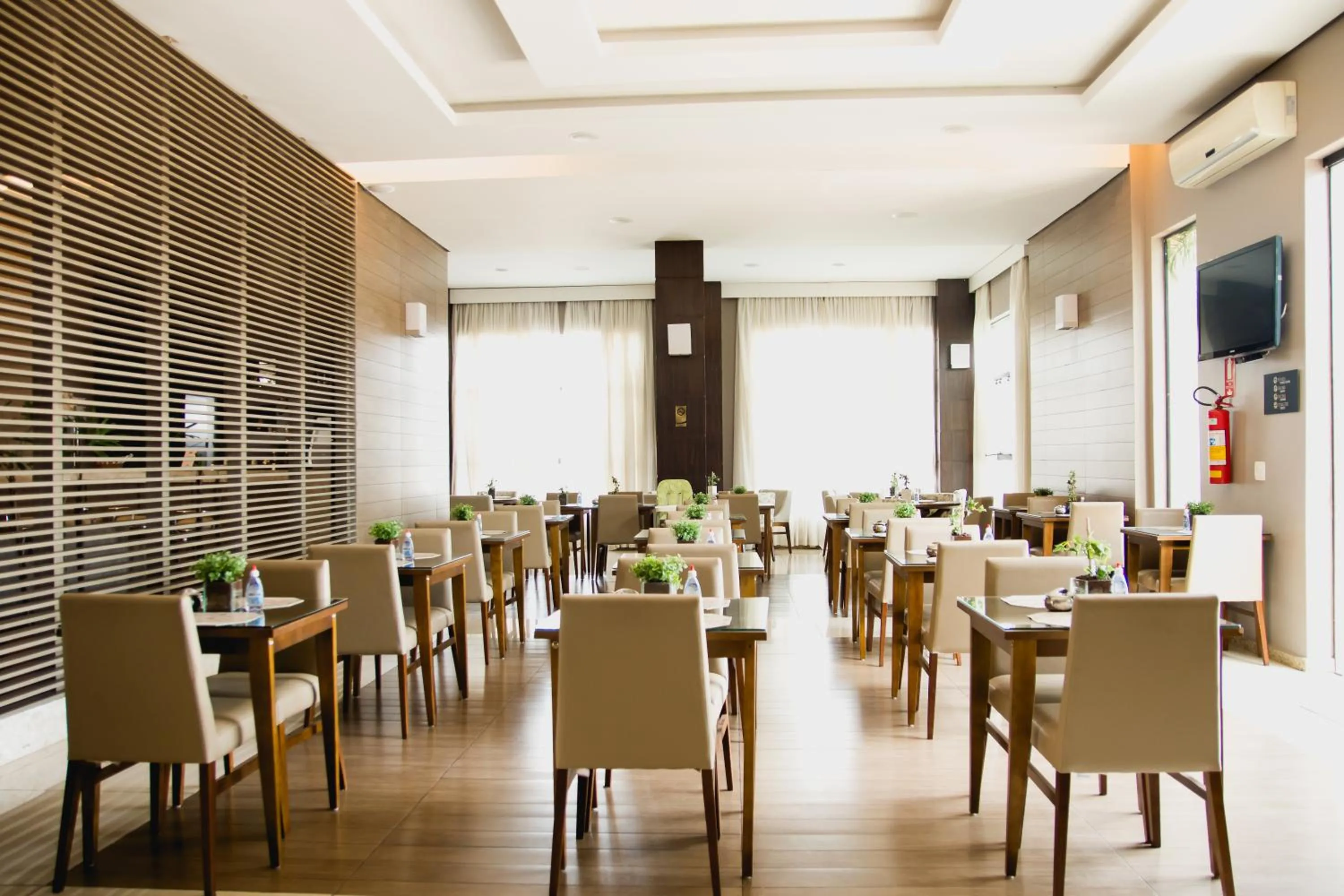 Restaurant/places to eat in Class Hotel Varginha