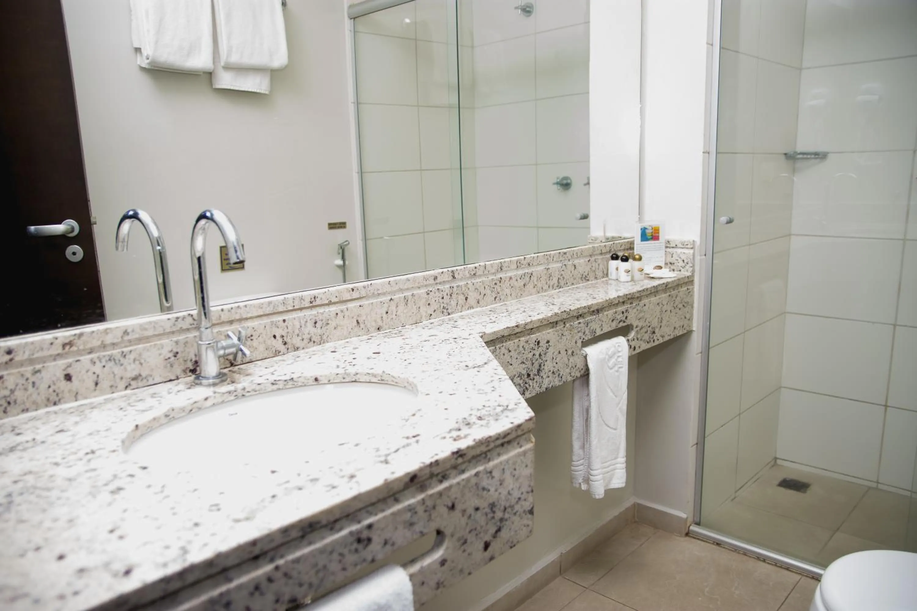 Bathroom in Class Hotel Varginha