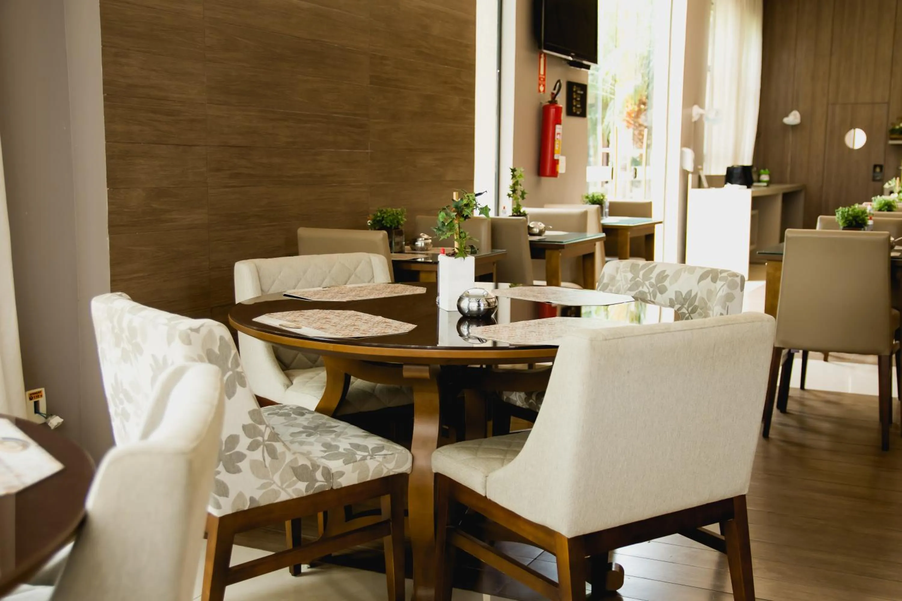 Restaurant/places to eat in Class Hotel Varginha