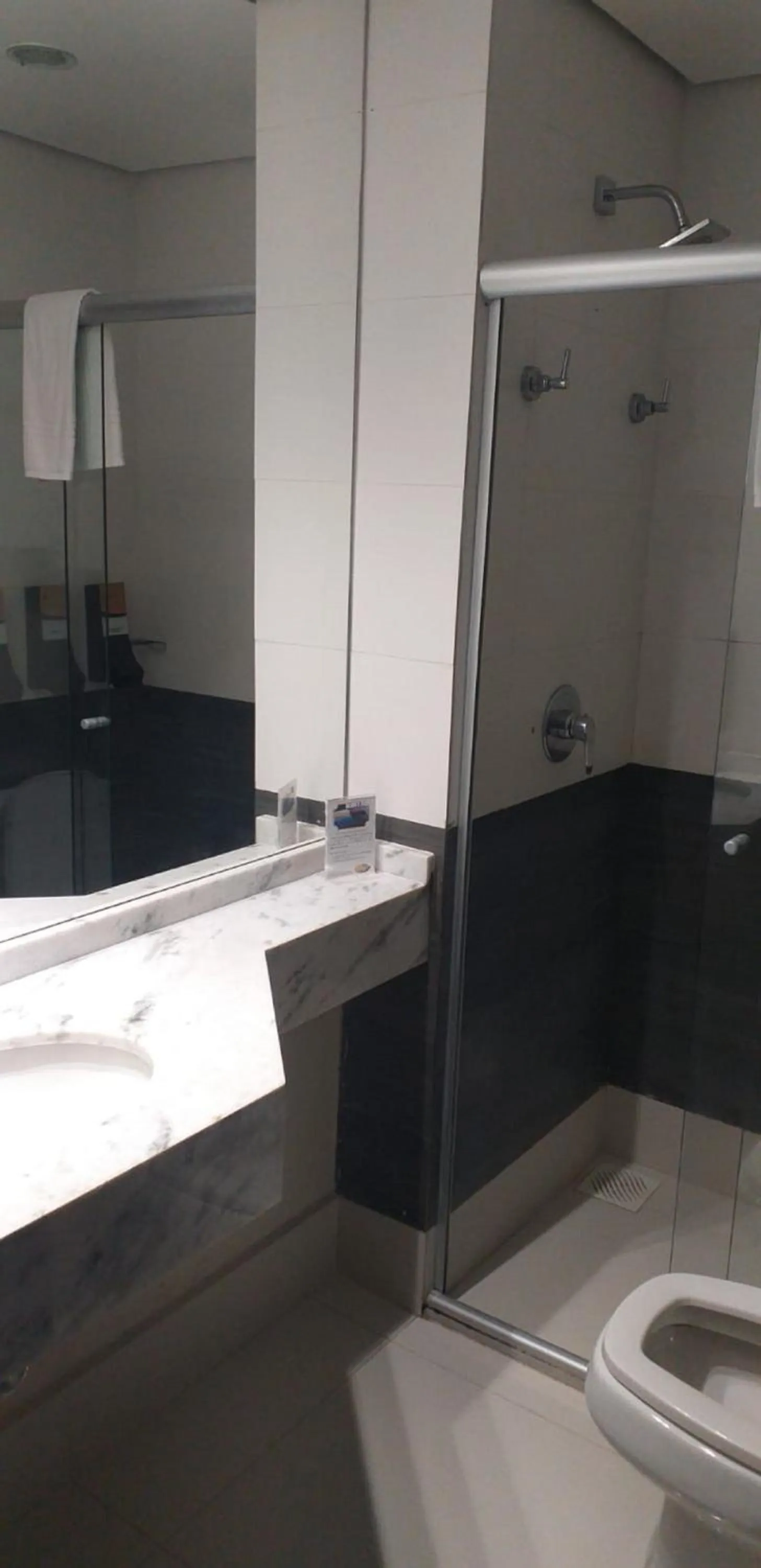 Bathroom in Class Hotel Varginha