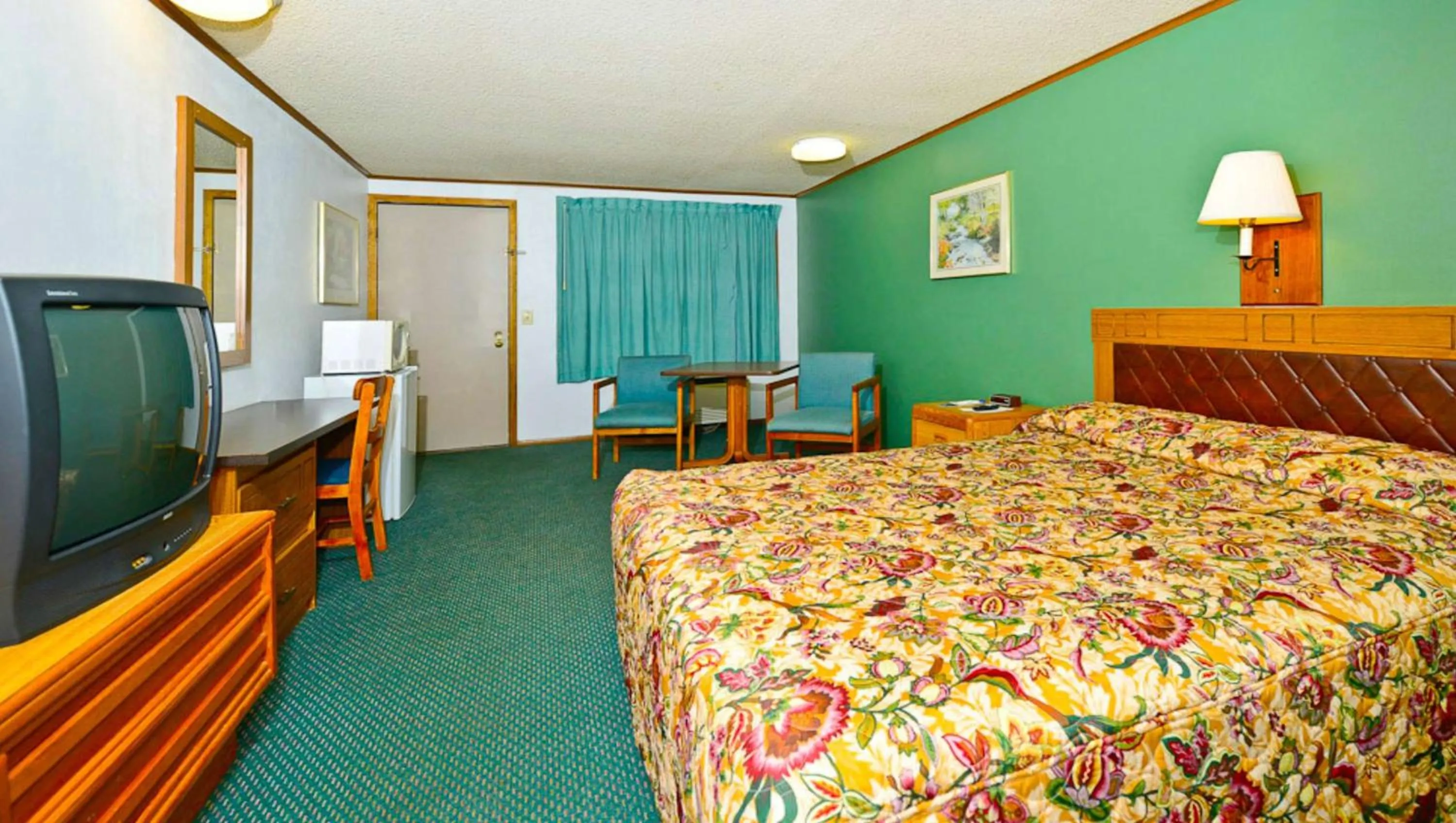 Photo of the whole room, Bed in M Star Hotel Covington