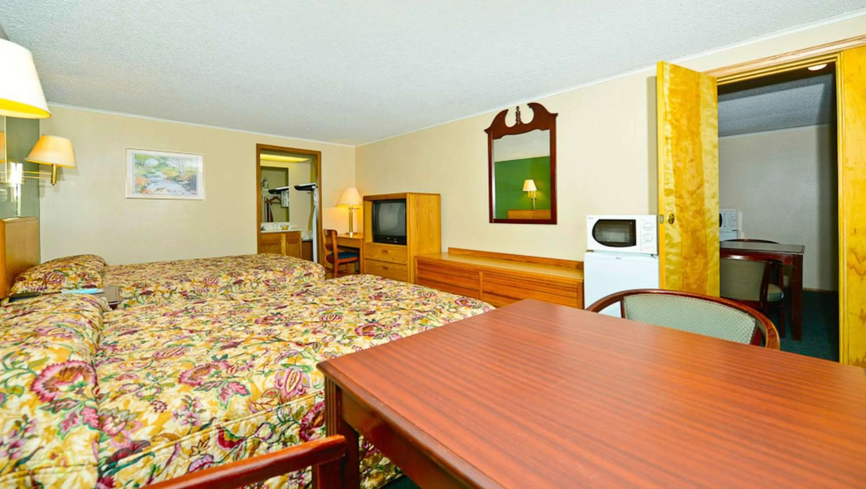 Photo of the whole room, Bed in M Star Hotel Covington