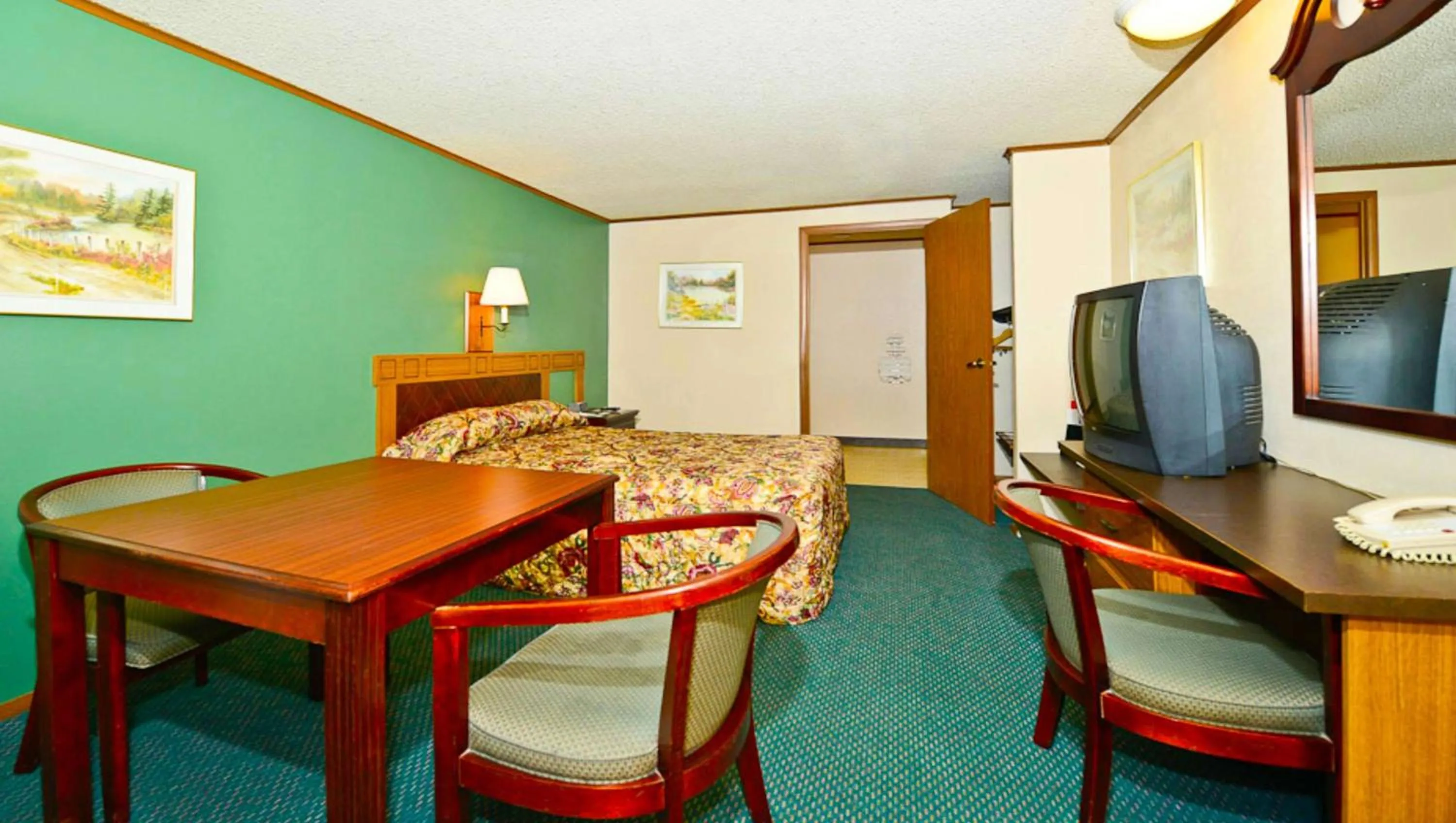 Photo of the whole room in M Star Hotel Covington