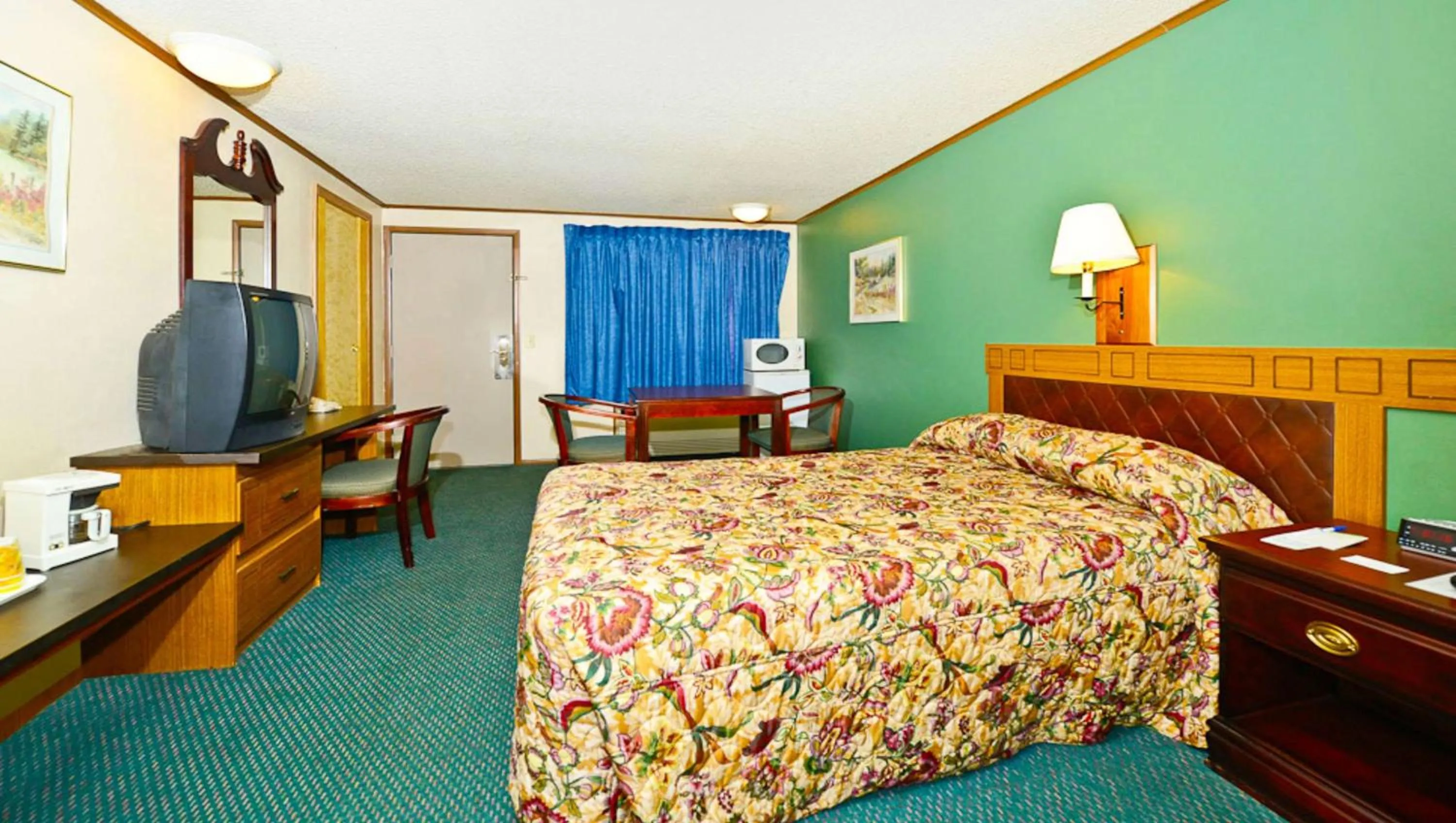 Photo of the whole room, Bed in M Star Hotel Covington