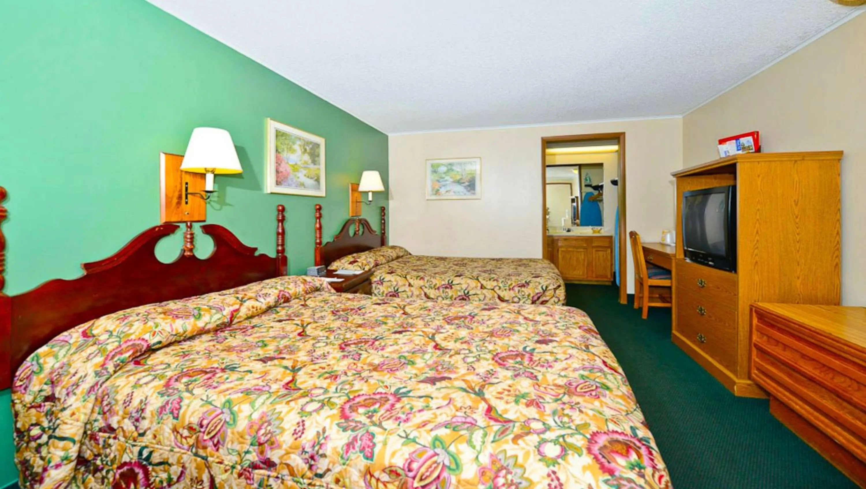 Photo of the whole room, Bed in M Star Hotel Covington