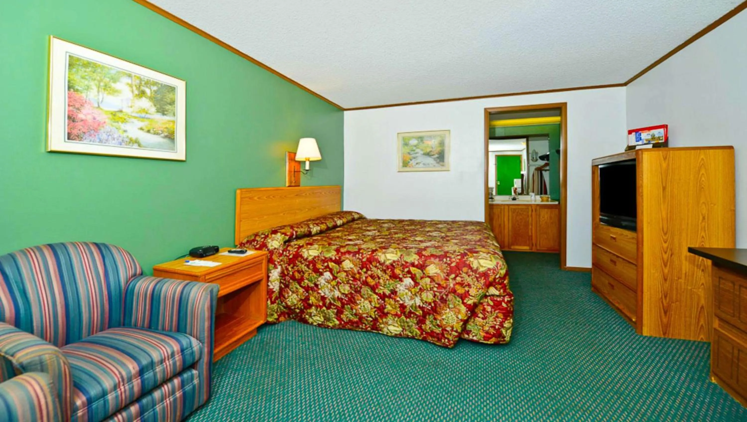 Photo of the whole room in M Star Hotel Covington