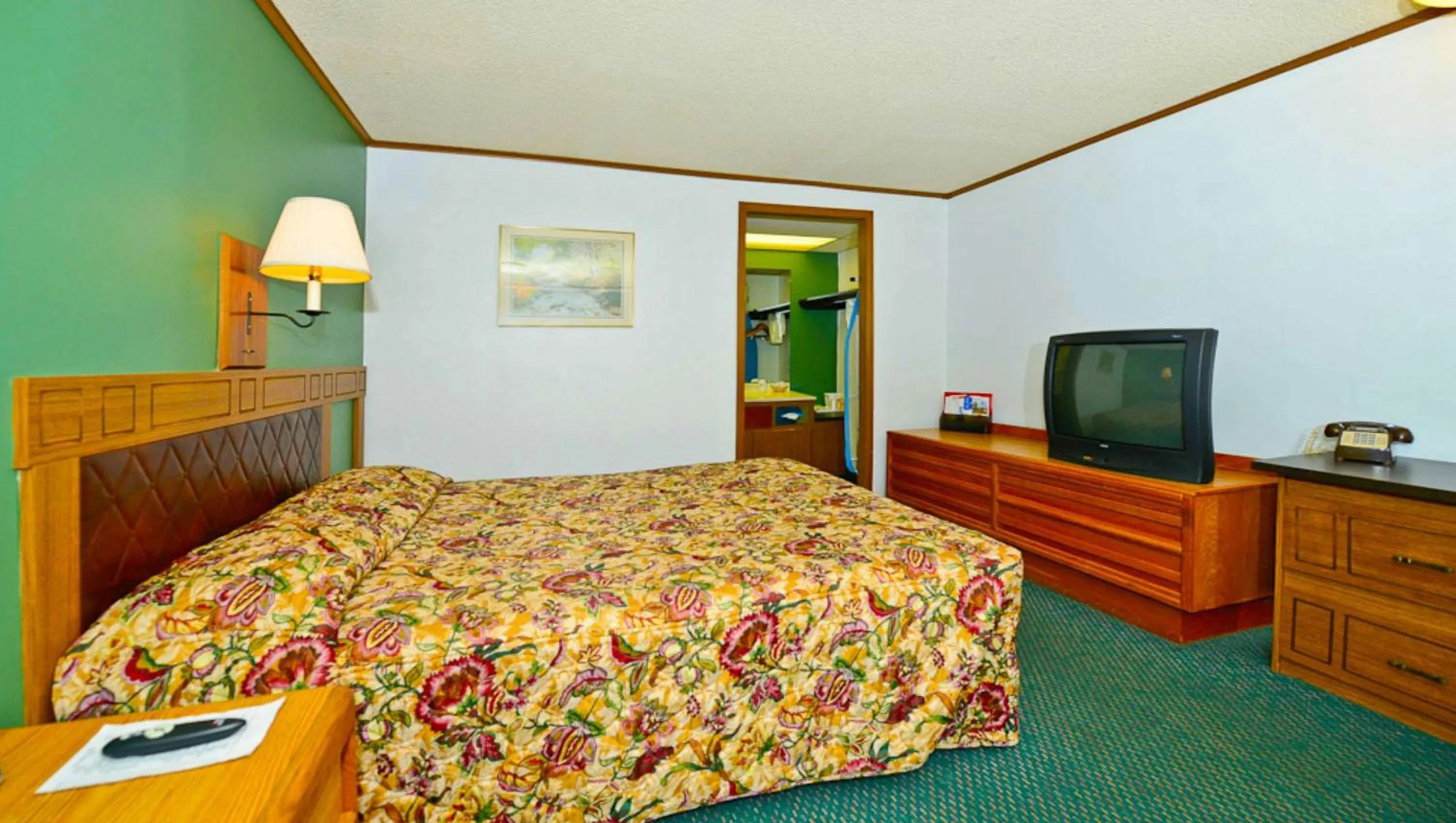 Photo of the whole room, Bed in M Star Hotel Covington