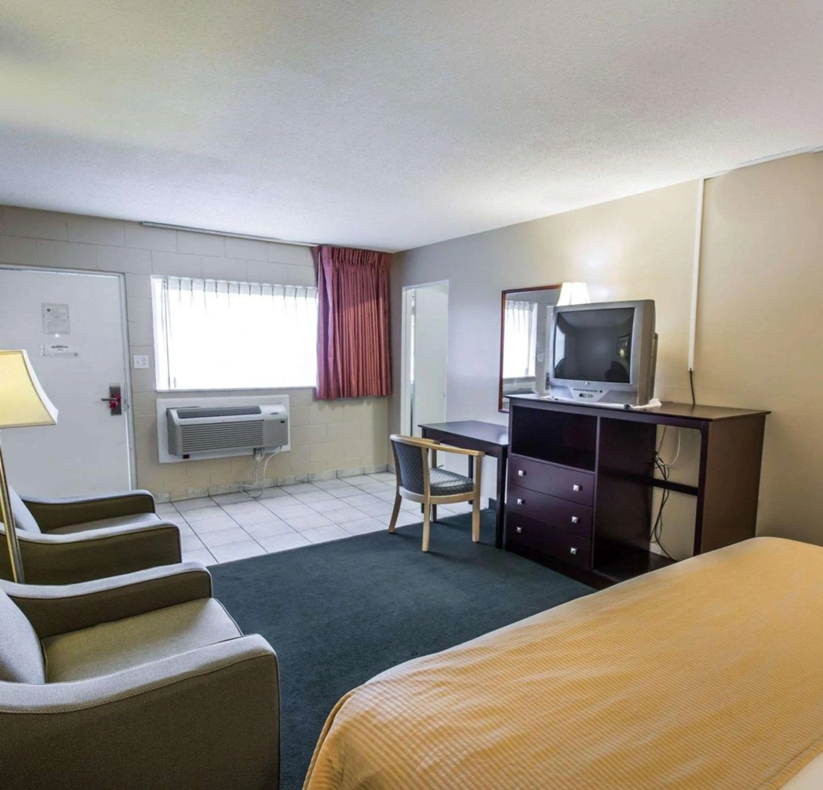 Photo of the whole room in Econo Lodge Cocoa Beach - near the Port