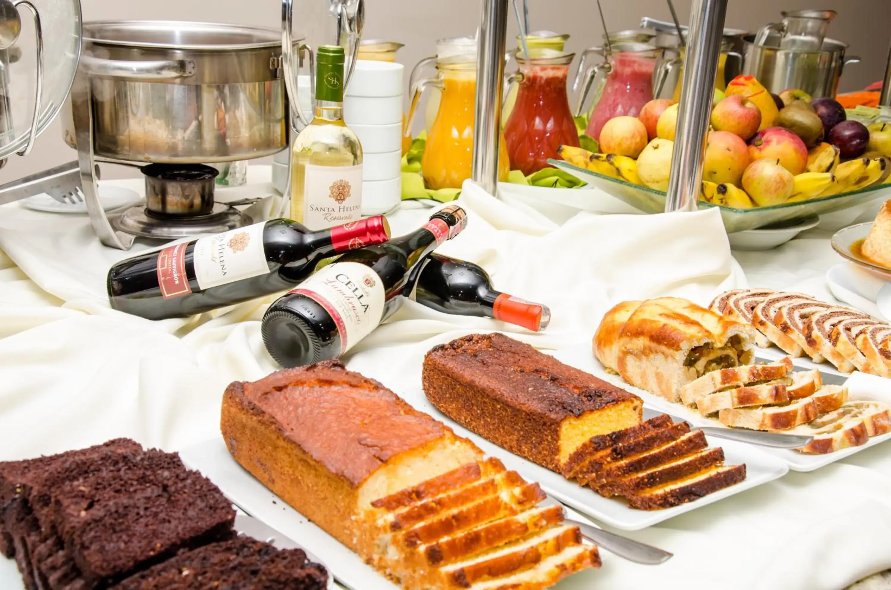 Buffet breakfast in Vale dos Carajás Hotel Buffet breakfast in Vale dos Carajás Hotel