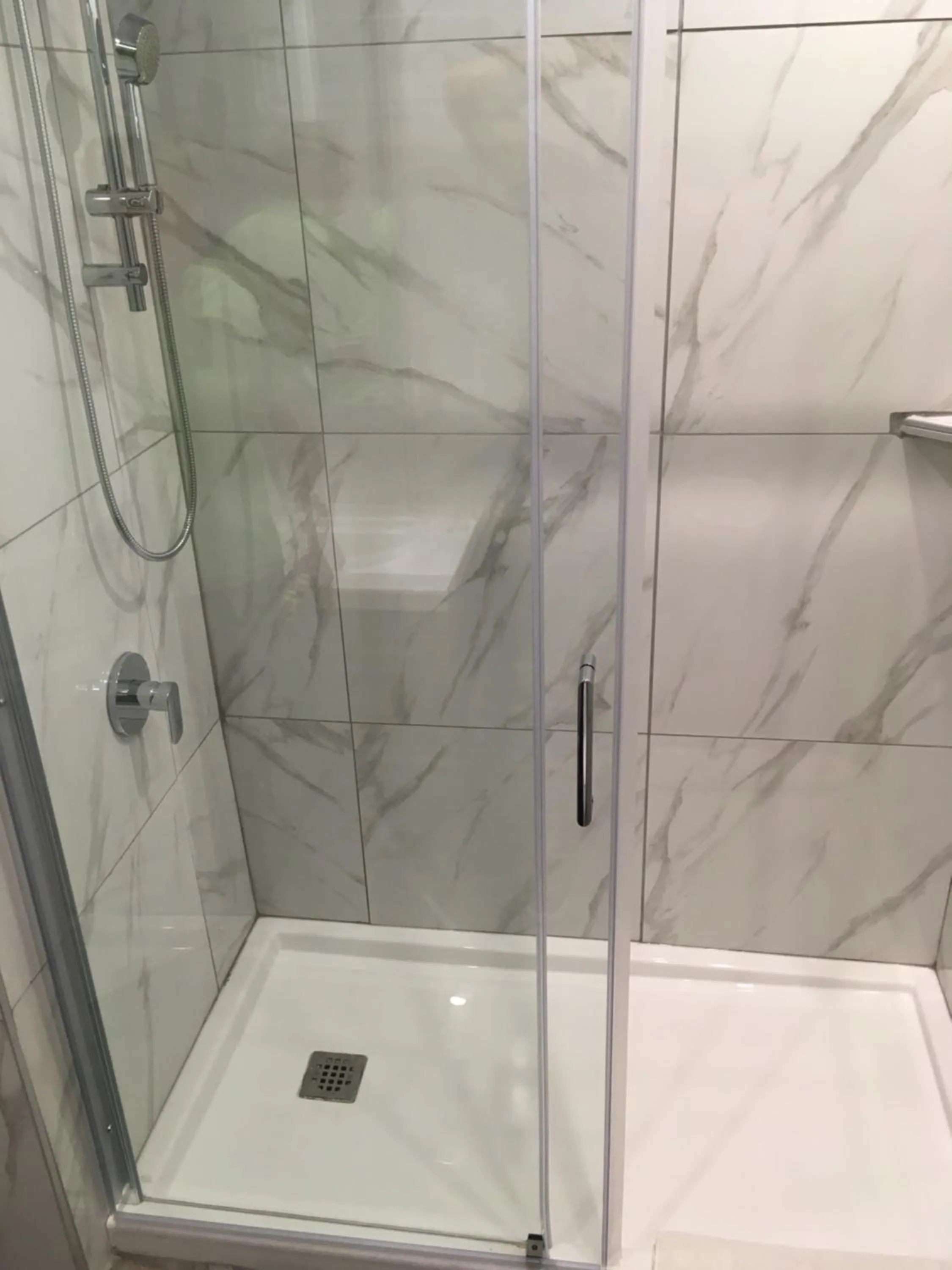 Shower in Motel Classique