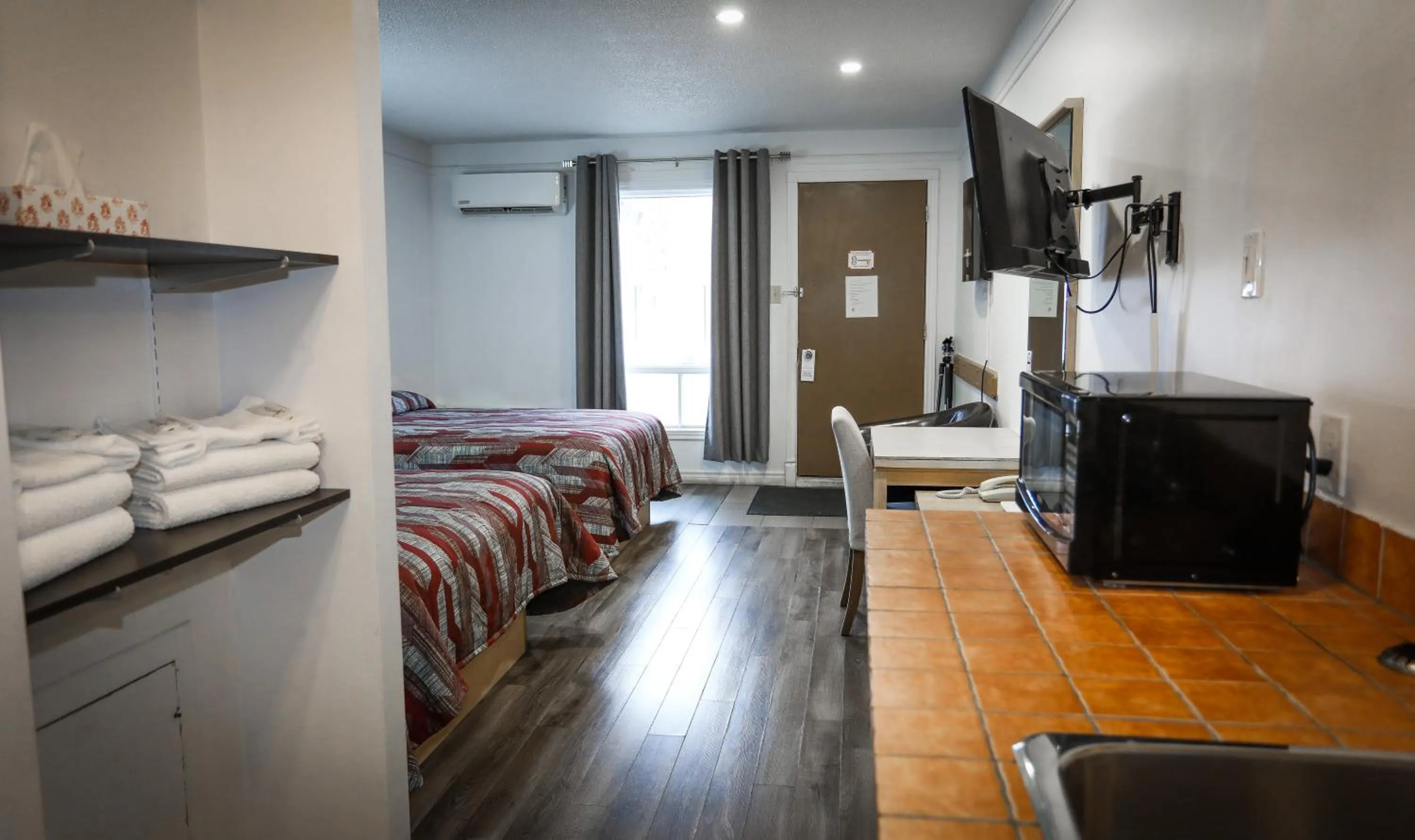 Bed in Motel Classique