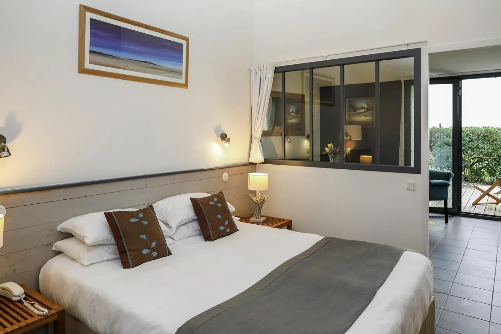 Bedroom, Bed in Hôtel Les Vignes de la Chapelle, "The Originals Relais"