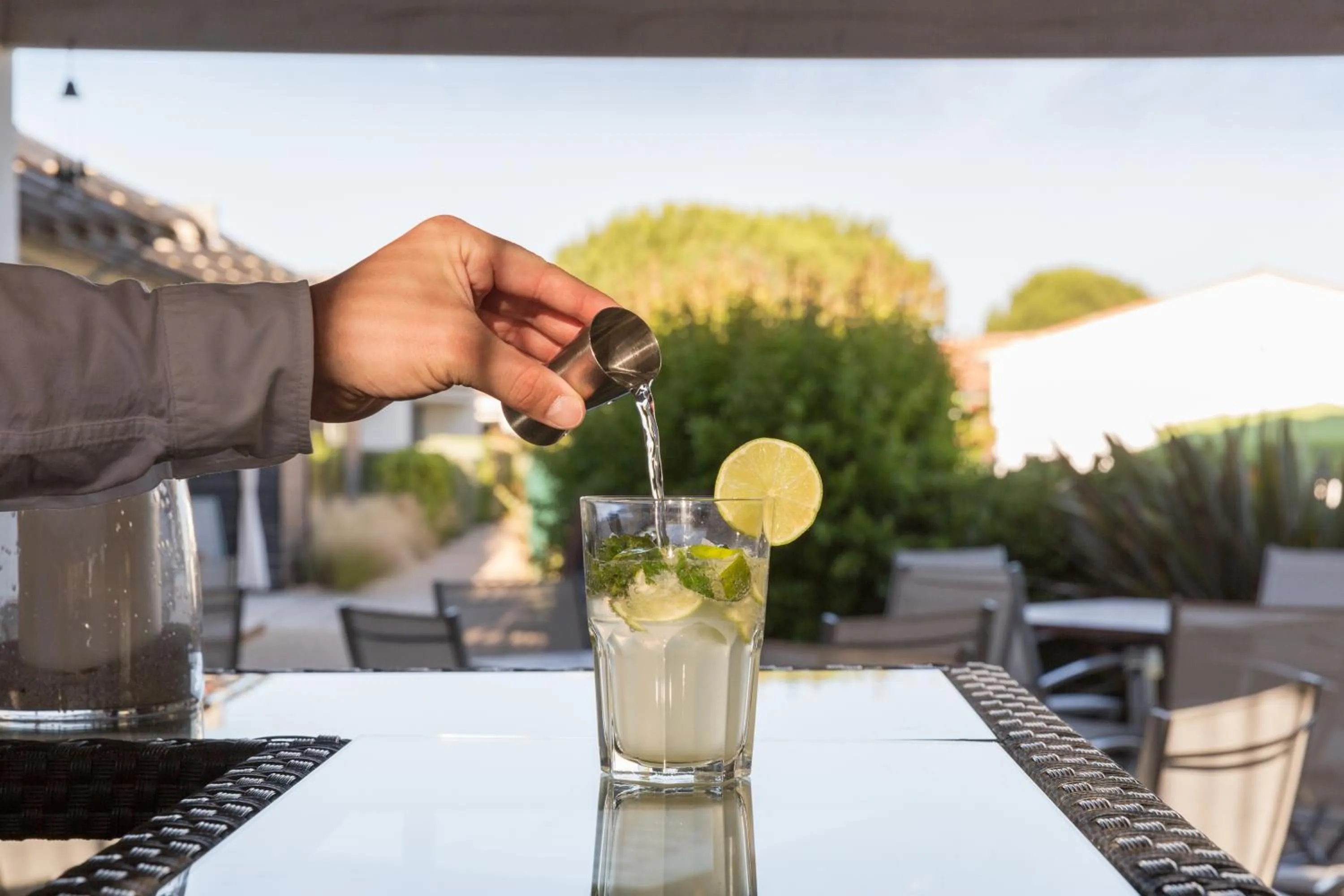 Lounge or bar in Hôtel Les Vignes de la Chapelle, "The Originals Relais"