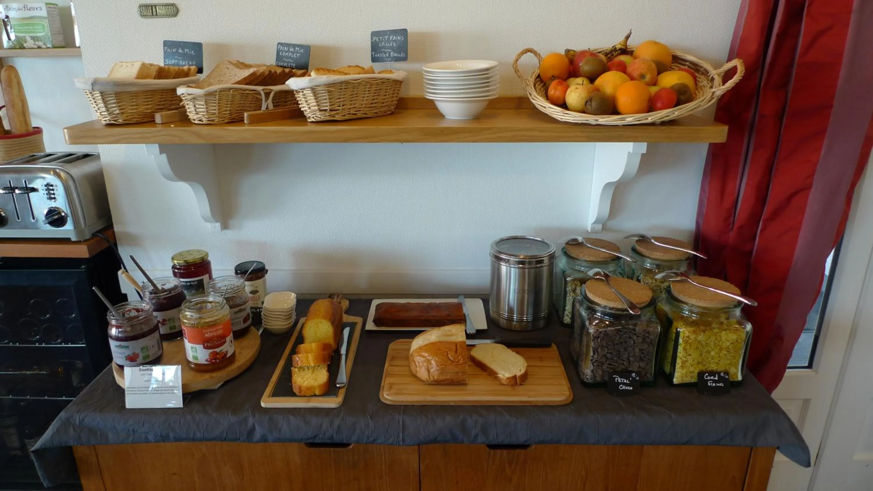 Buffet breakfast in Hôtel Les Vignes de la Chapelle, "The Originals Relais"