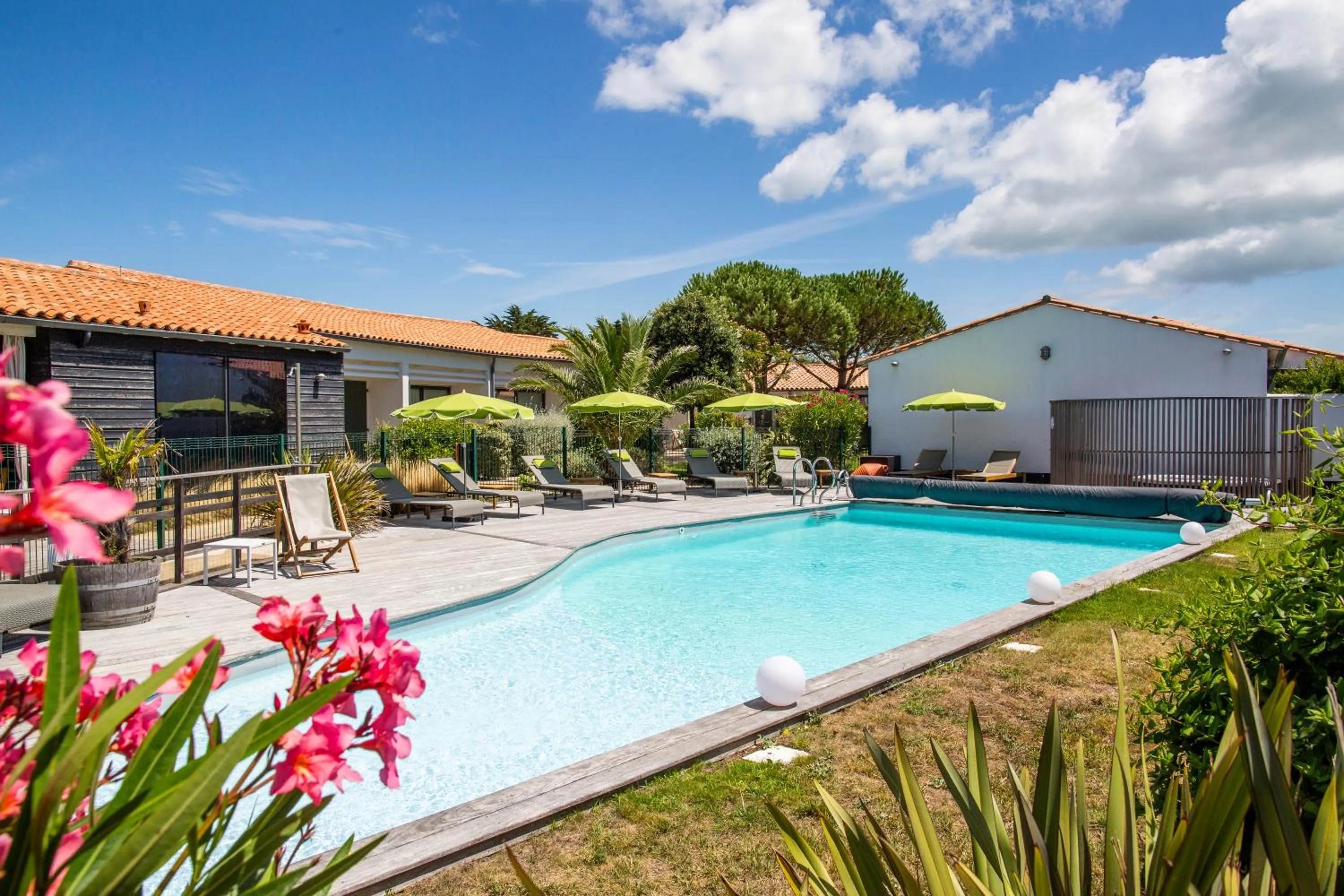 Swimming pool in Hôtel Les Vignes de la Chapelle, "The Originals Relais"