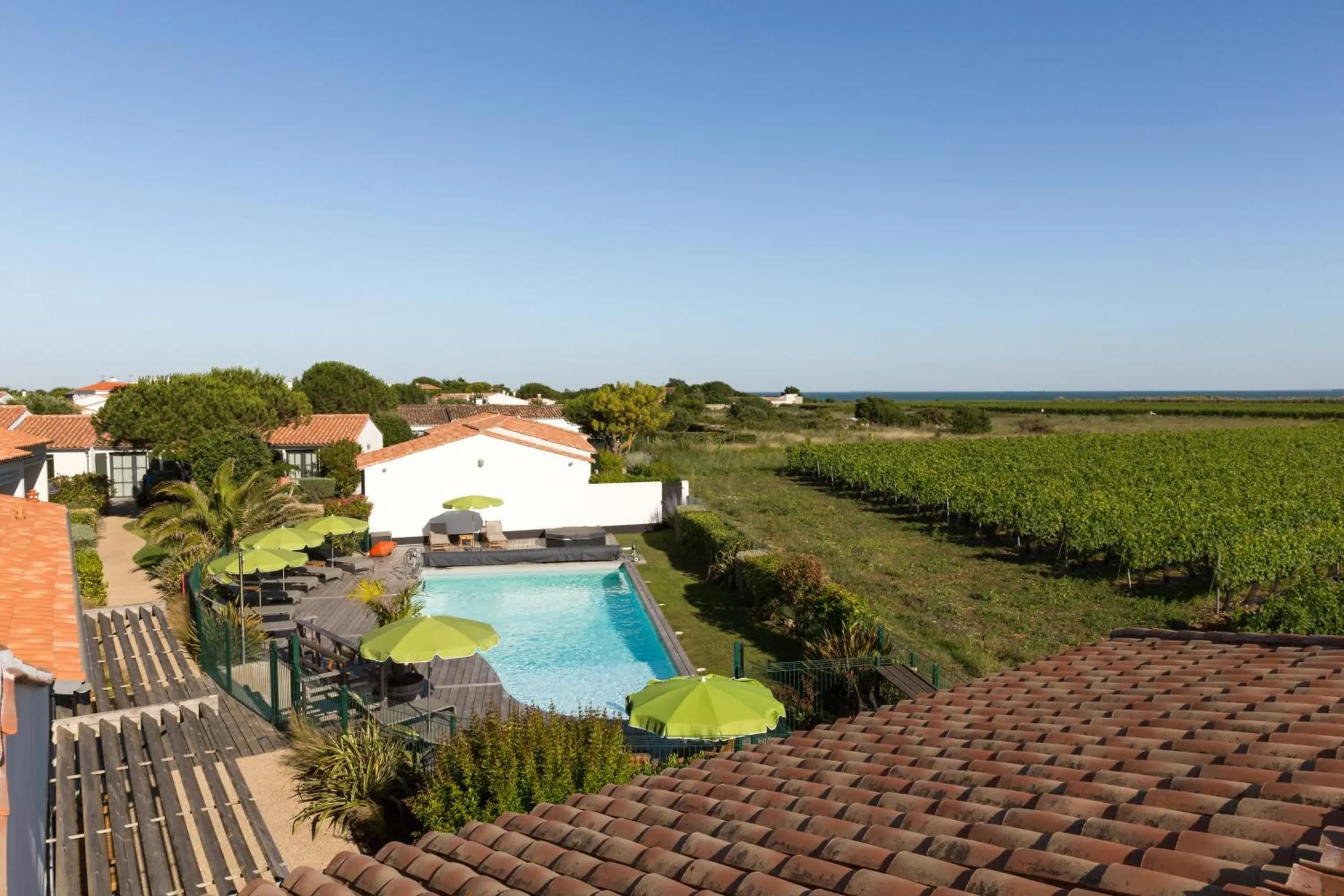 Pool view in Hôtel Les Vignes de la Chapelle, "The Originals Relais" Pool view in Hôtel Les Vignes de la Chapelle, "The Originals Relais"