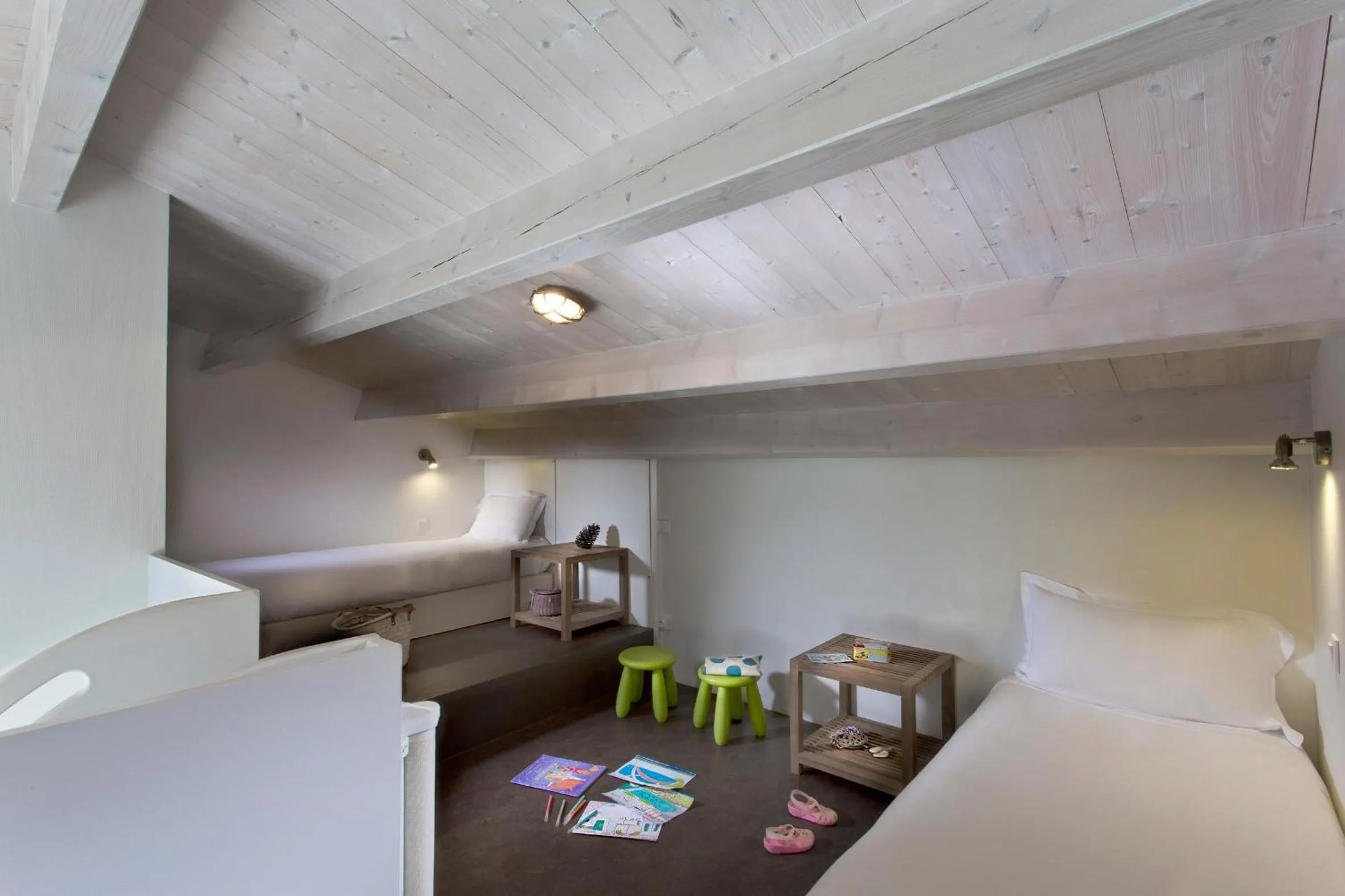 Bed in Hôtel Les Vignes de la Chapelle, "The Originals Relais"