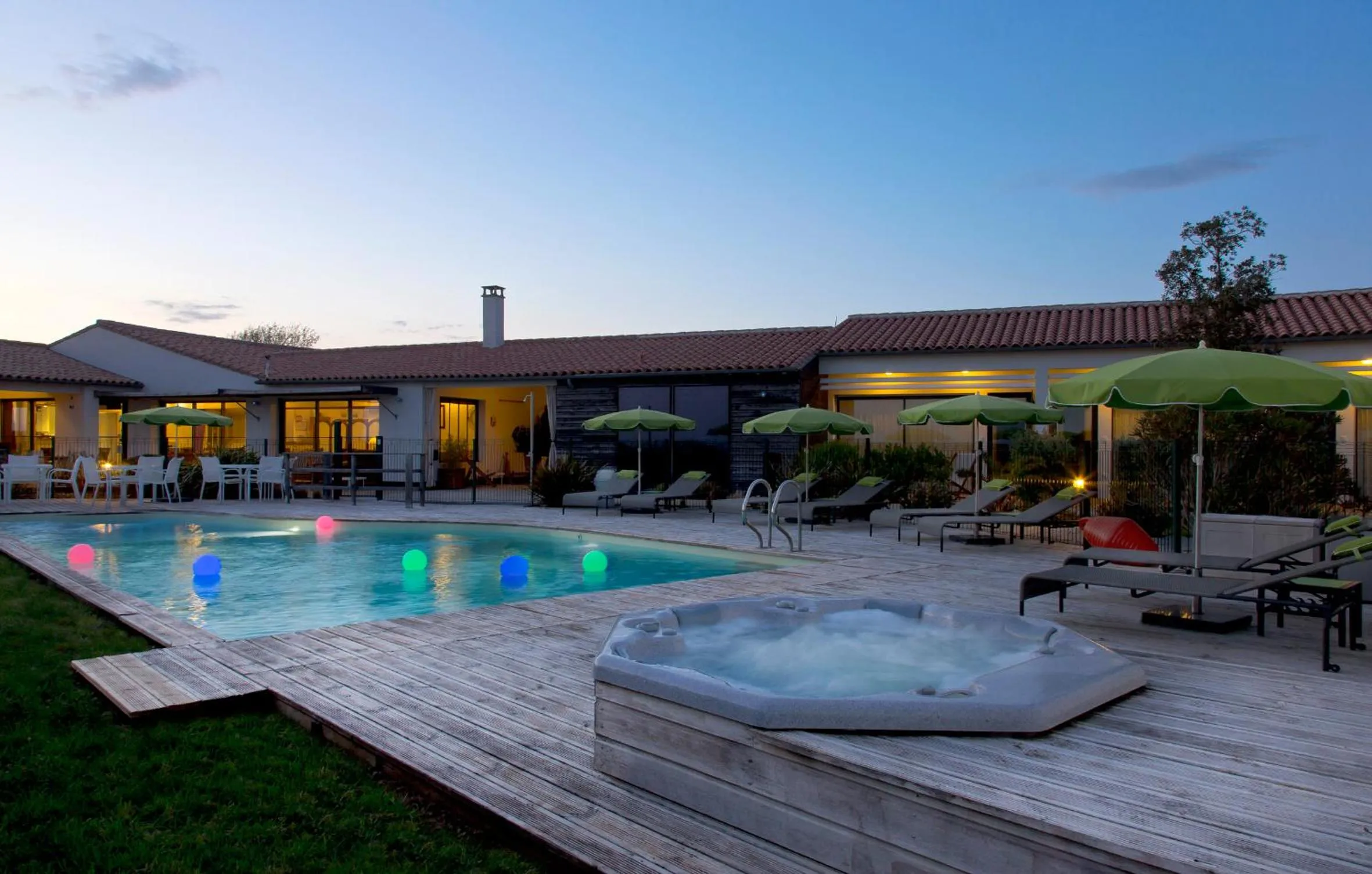 Swimming pool in Hôtel Les Vignes de la Chapelle, "The Originals Relais"
