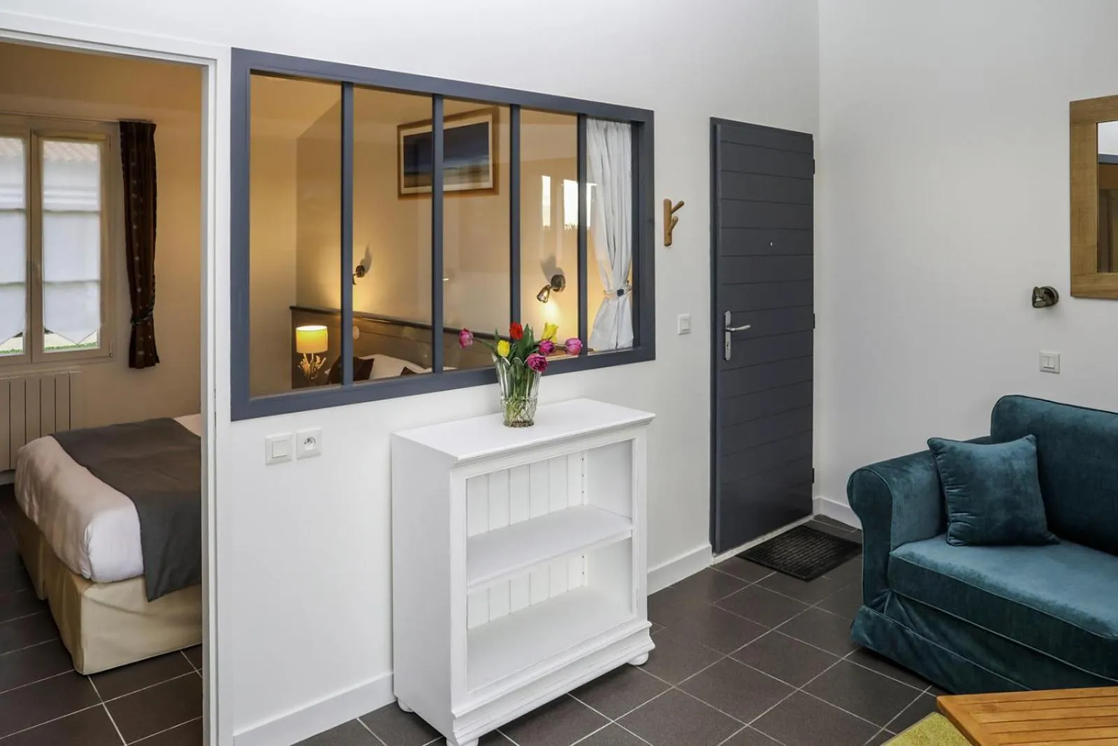 Living room, Bed in Hôtel Les Vignes de la Chapelle, "The Originals Relais"