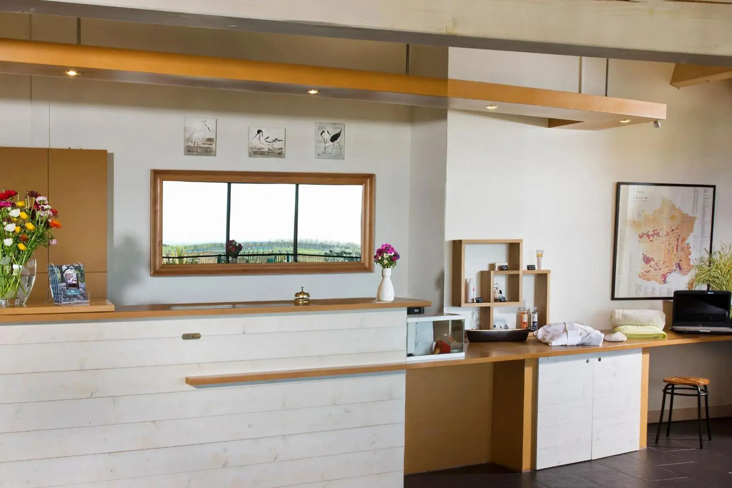 Lobby or reception in Hôtel Les Vignes de la Chapelle, "The Originals Relais" Lobby or reception in Hôtel Les Vignes de la Chapelle, "The Originals Relais"