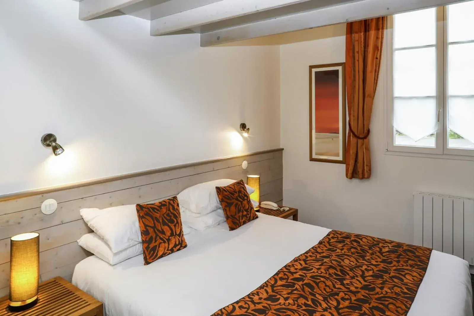 Bedroom, Bed in Hôtel Les Vignes de la Chapelle, "The Originals Relais" Bedroom, Bed in Hôtel Les Vignes de la Chapelle, "The Originals Relais"