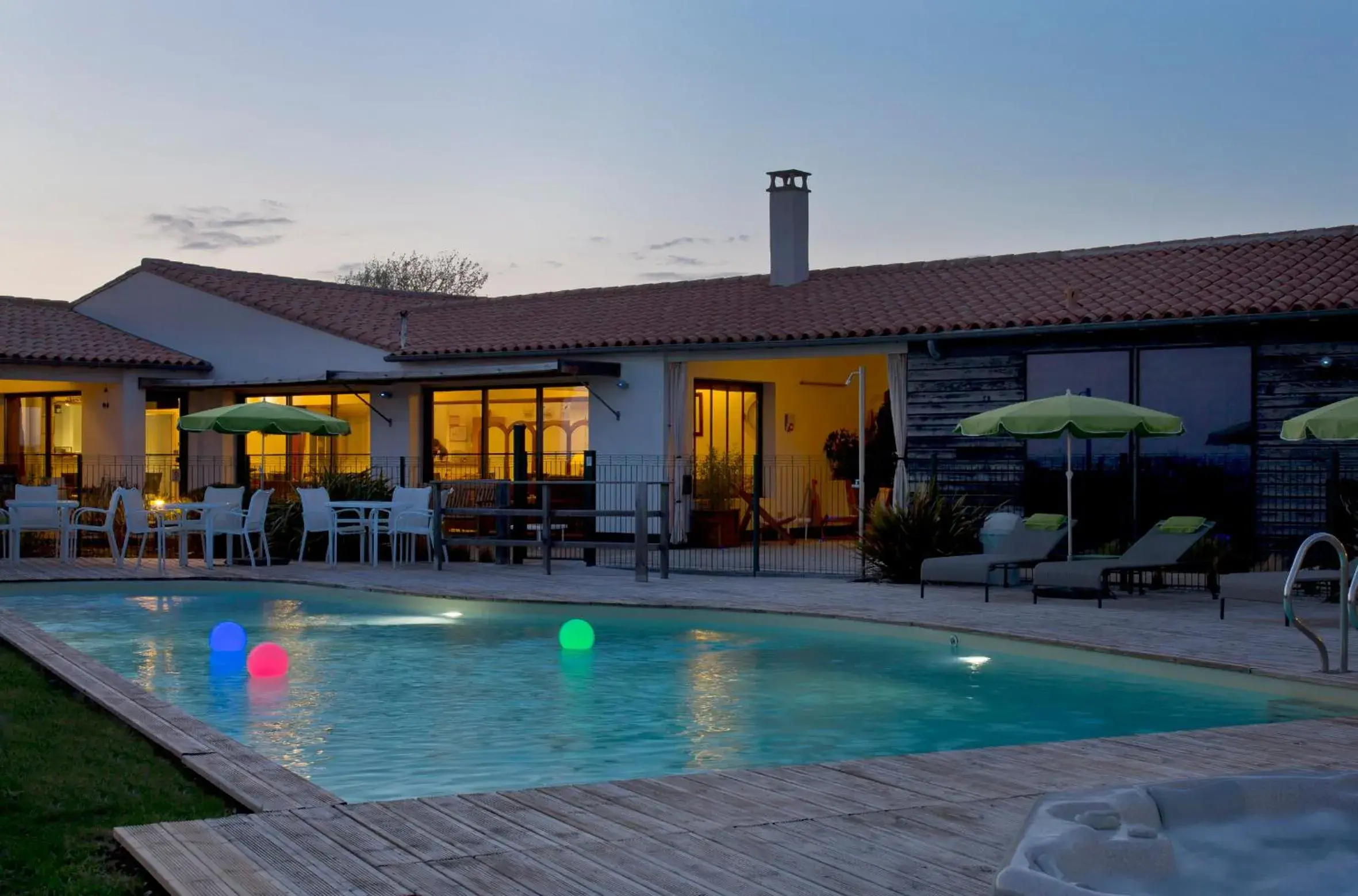 Pool view in Hôtel Les Vignes de la Chapelle, "The Originals Relais" Pool view in Hôtel Les Vignes de la Chapelle, "The Originals Relais"