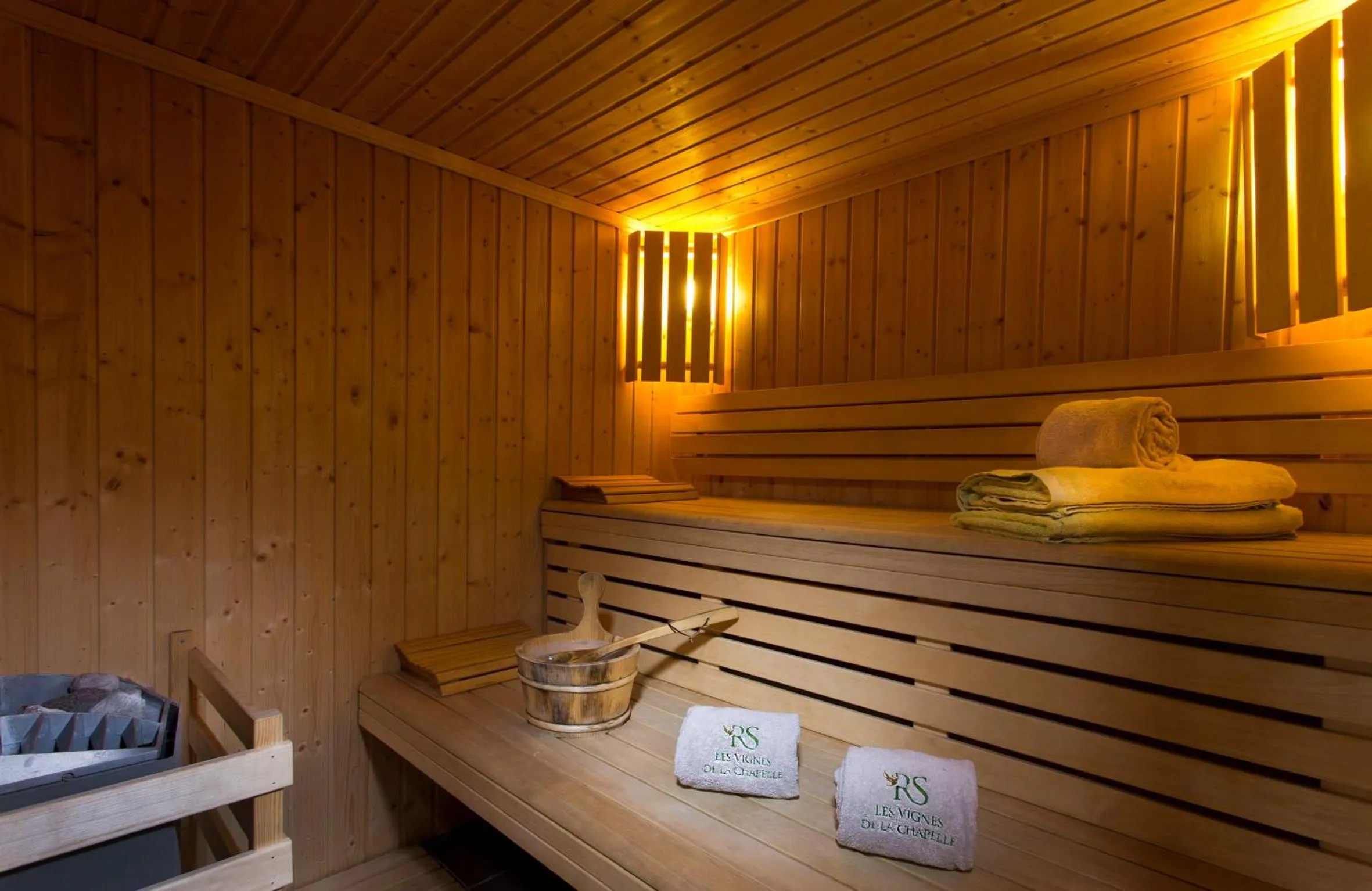 Sauna in Hôtel Les Vignes de la Chapelle, "The Originals Relais"