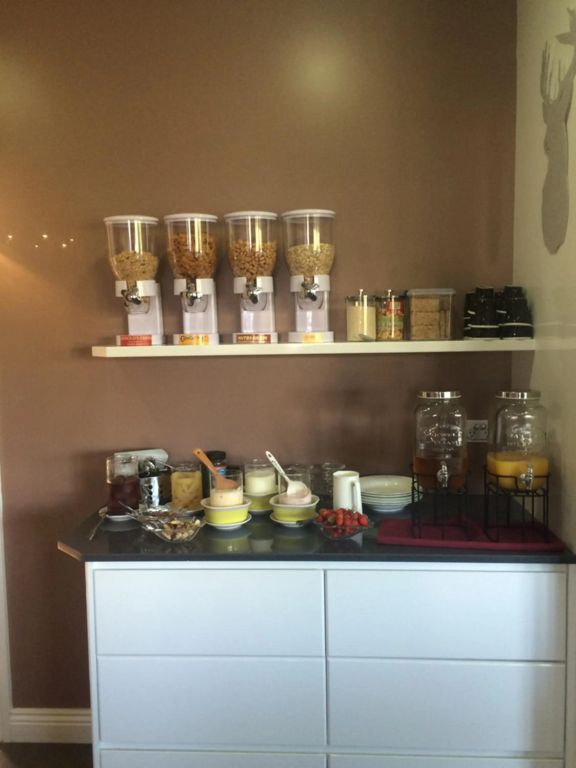 Food and drinks in The Ark Stanley Luxury Bed and Breakfast