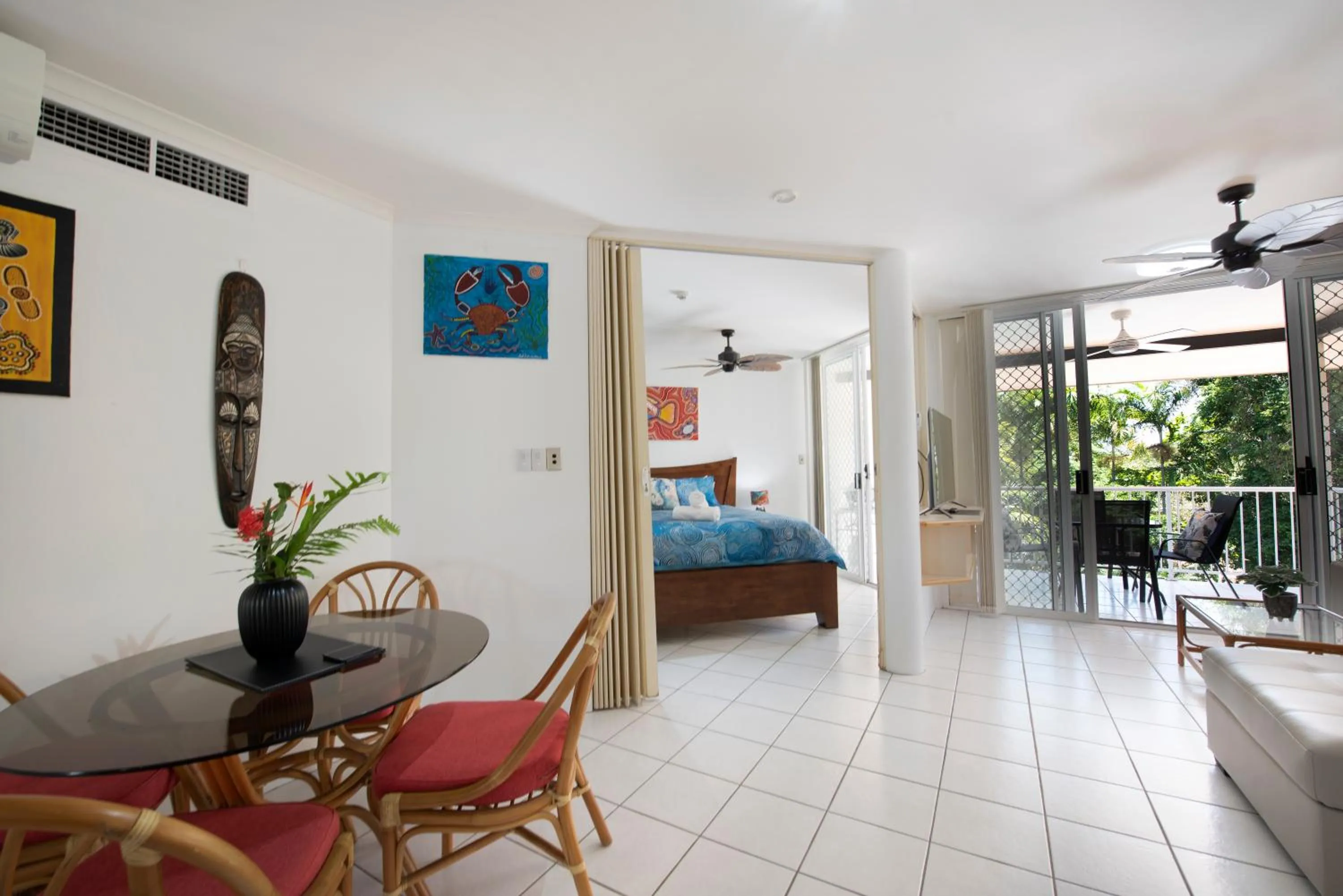 Dining area, Bed in Golden Sands Beachfront Resort