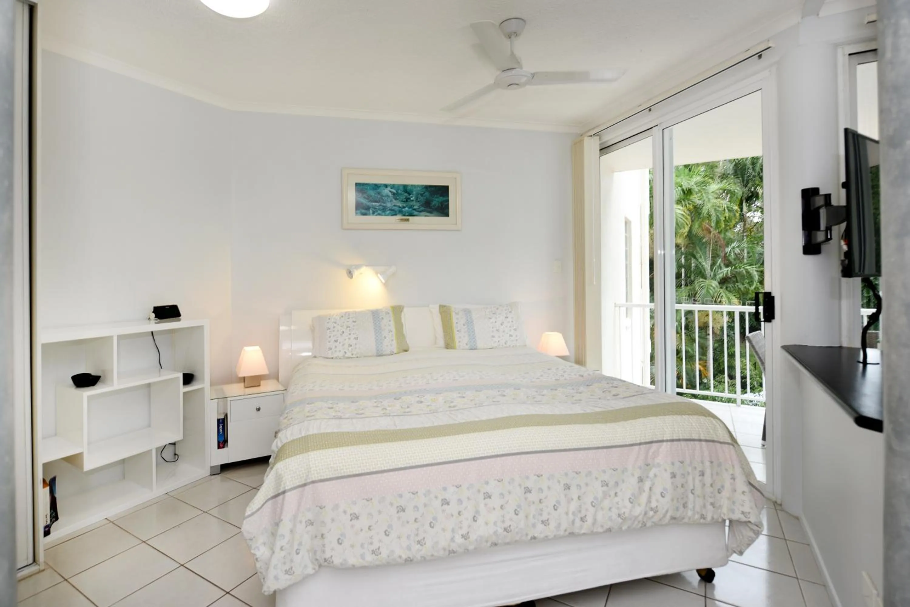 Bedroom, Bed in Golden Sands Beachfront Resort