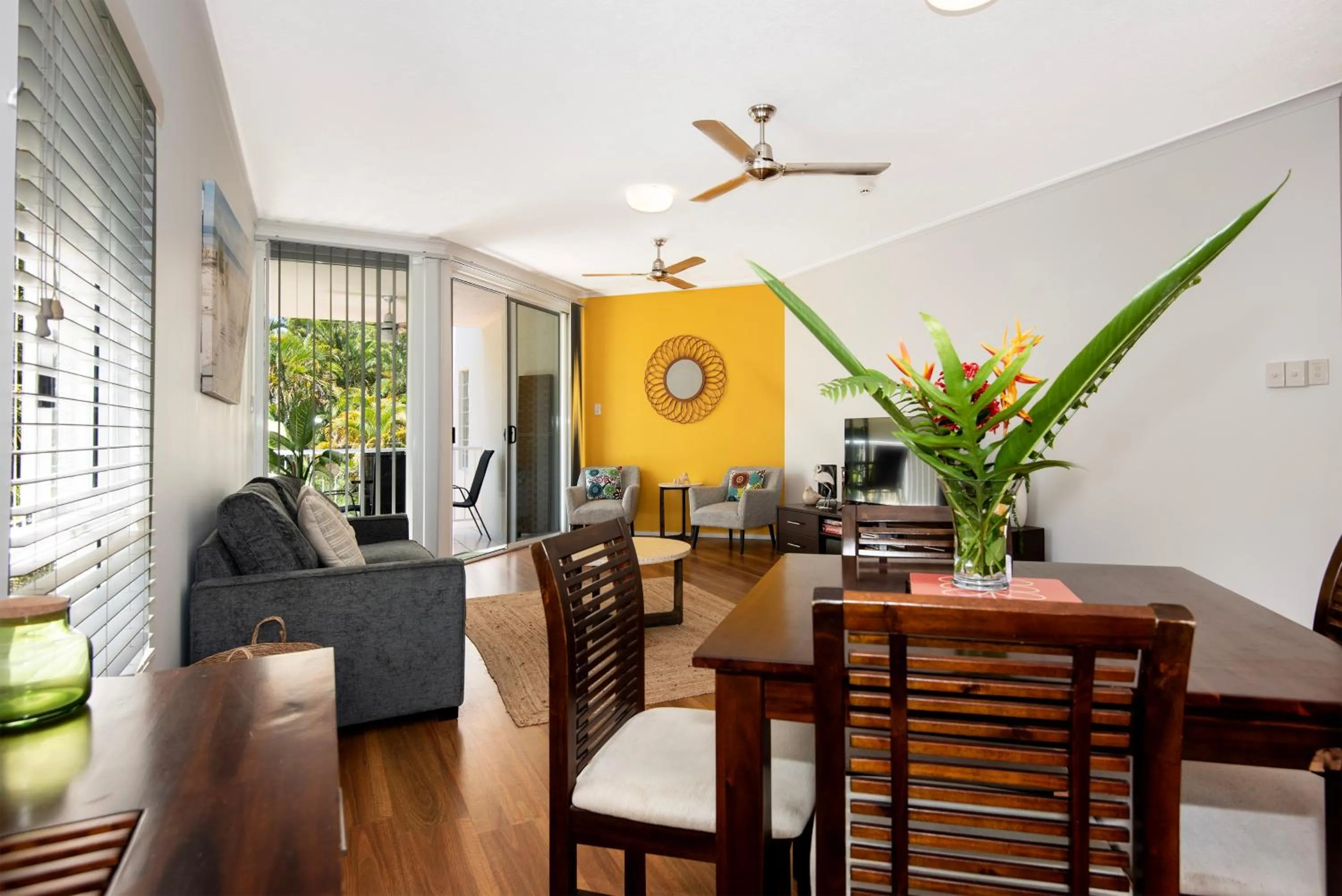 Dining area in Golden Sands Beachfront Resort