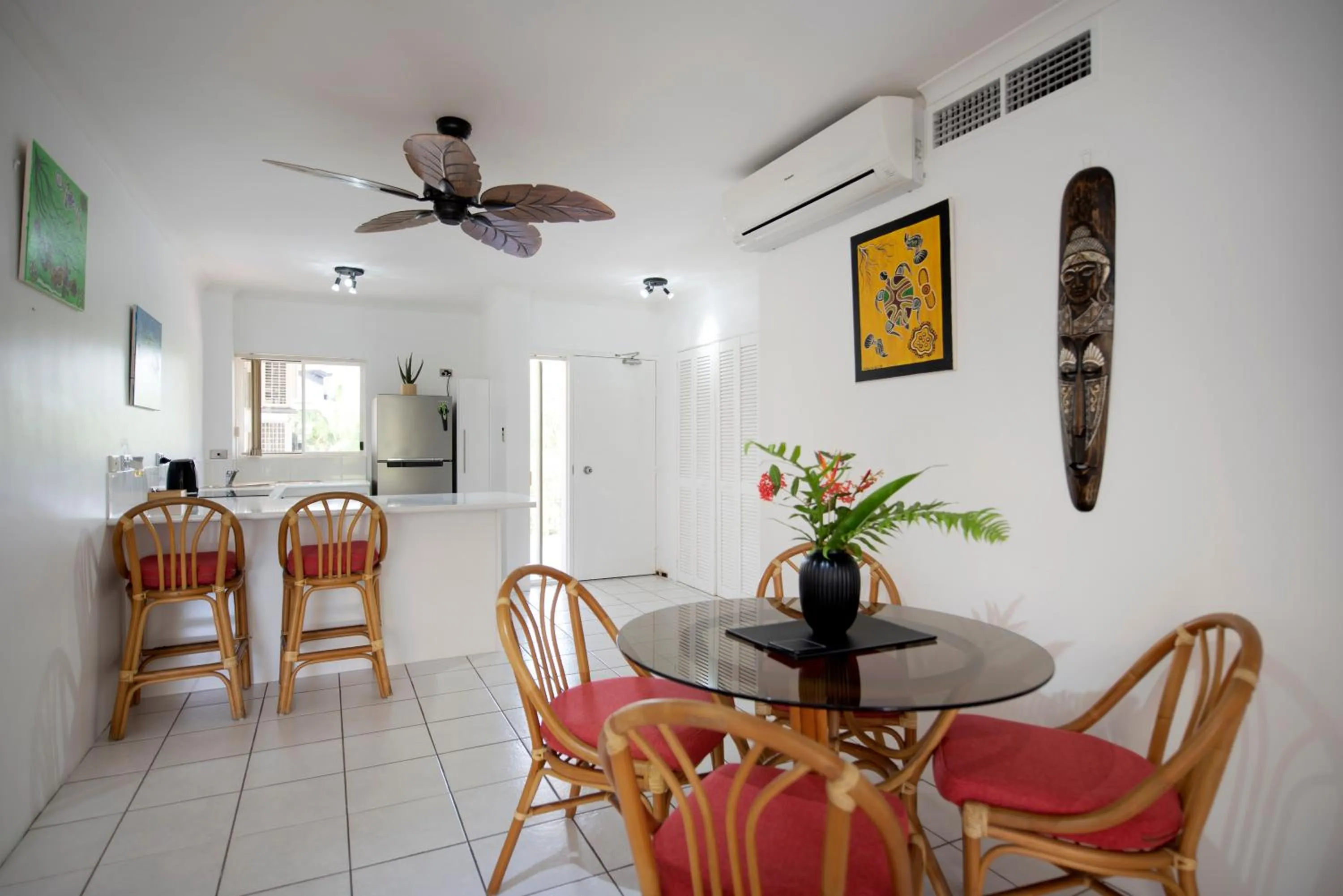 Dining area in Golden Sands Beachfront Resort