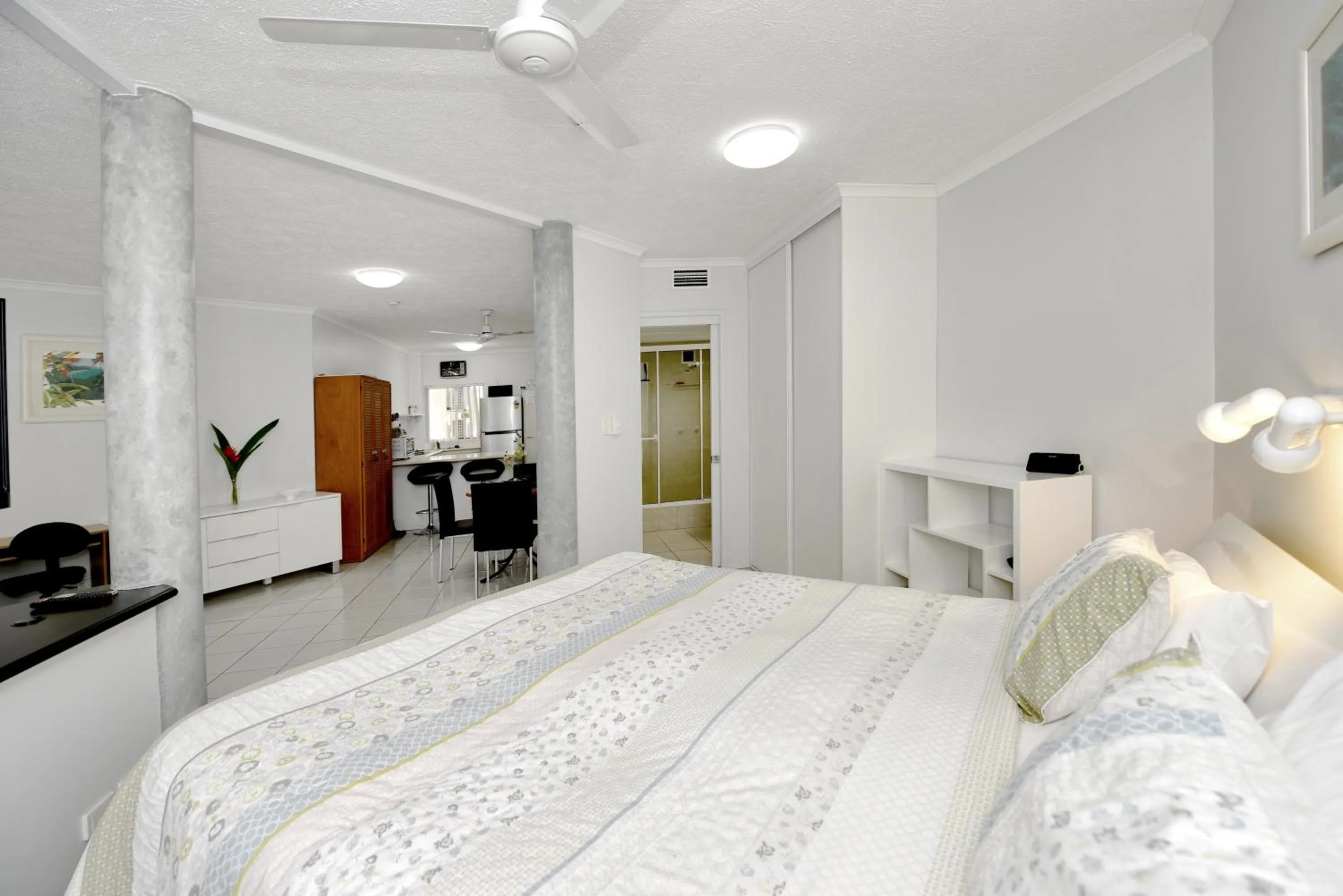 Bathroom, Bed in Golden Sands Beachfront Resort