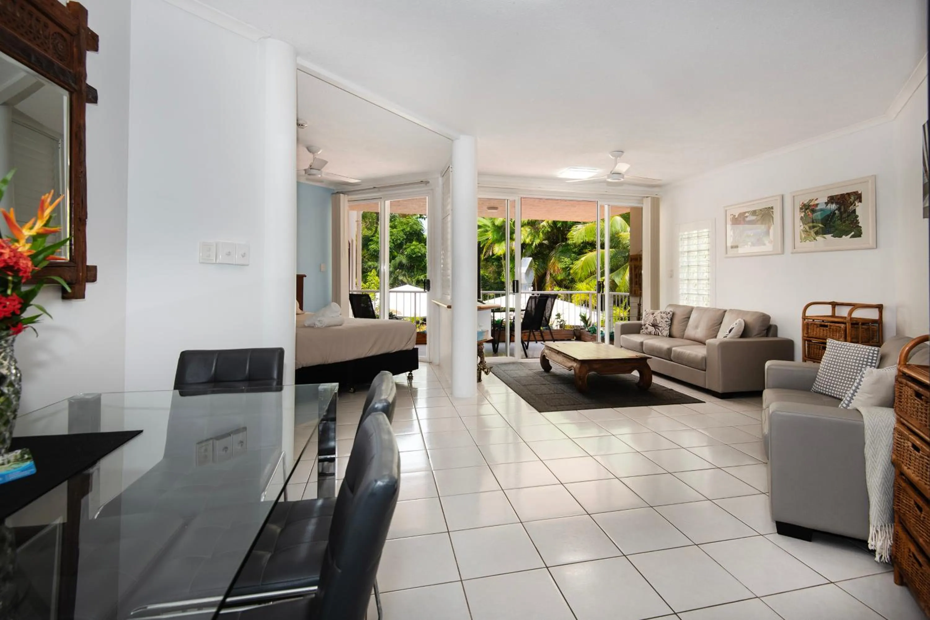 Dining area in Golden Sands Beachfront Resort