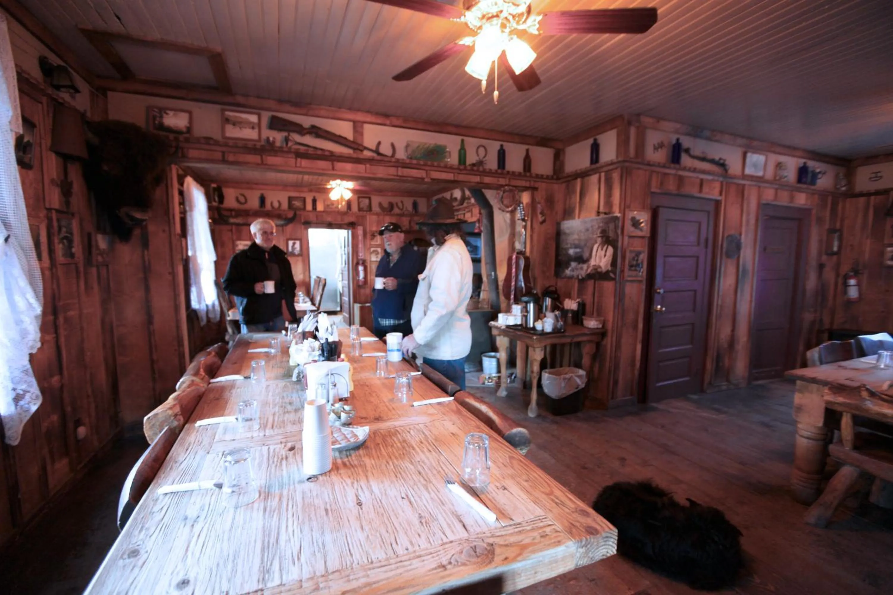 Restaurant/places to eat in Grand Canyon Western Ranch