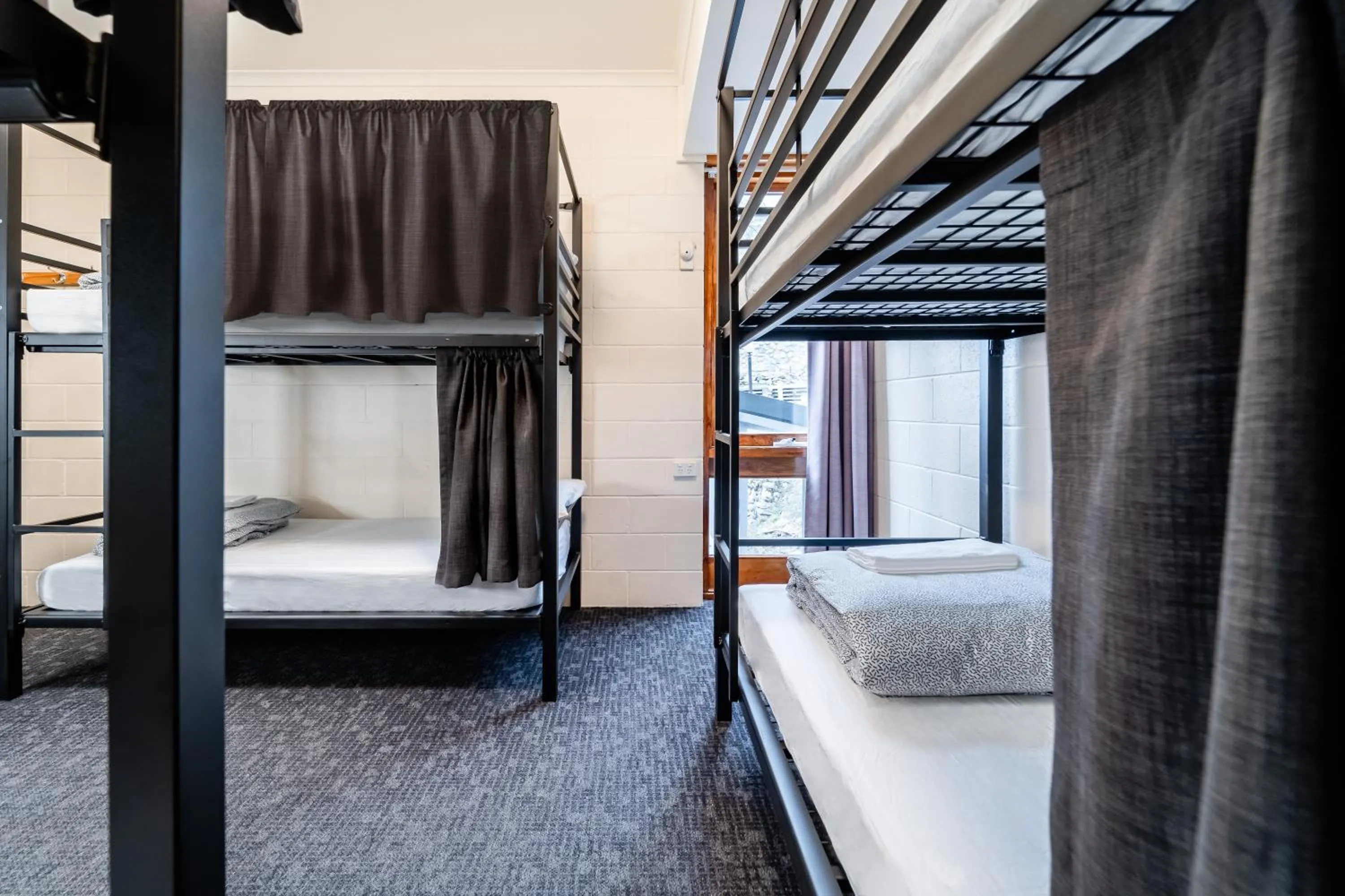 Bedroom, Bed in YHA Thredbo