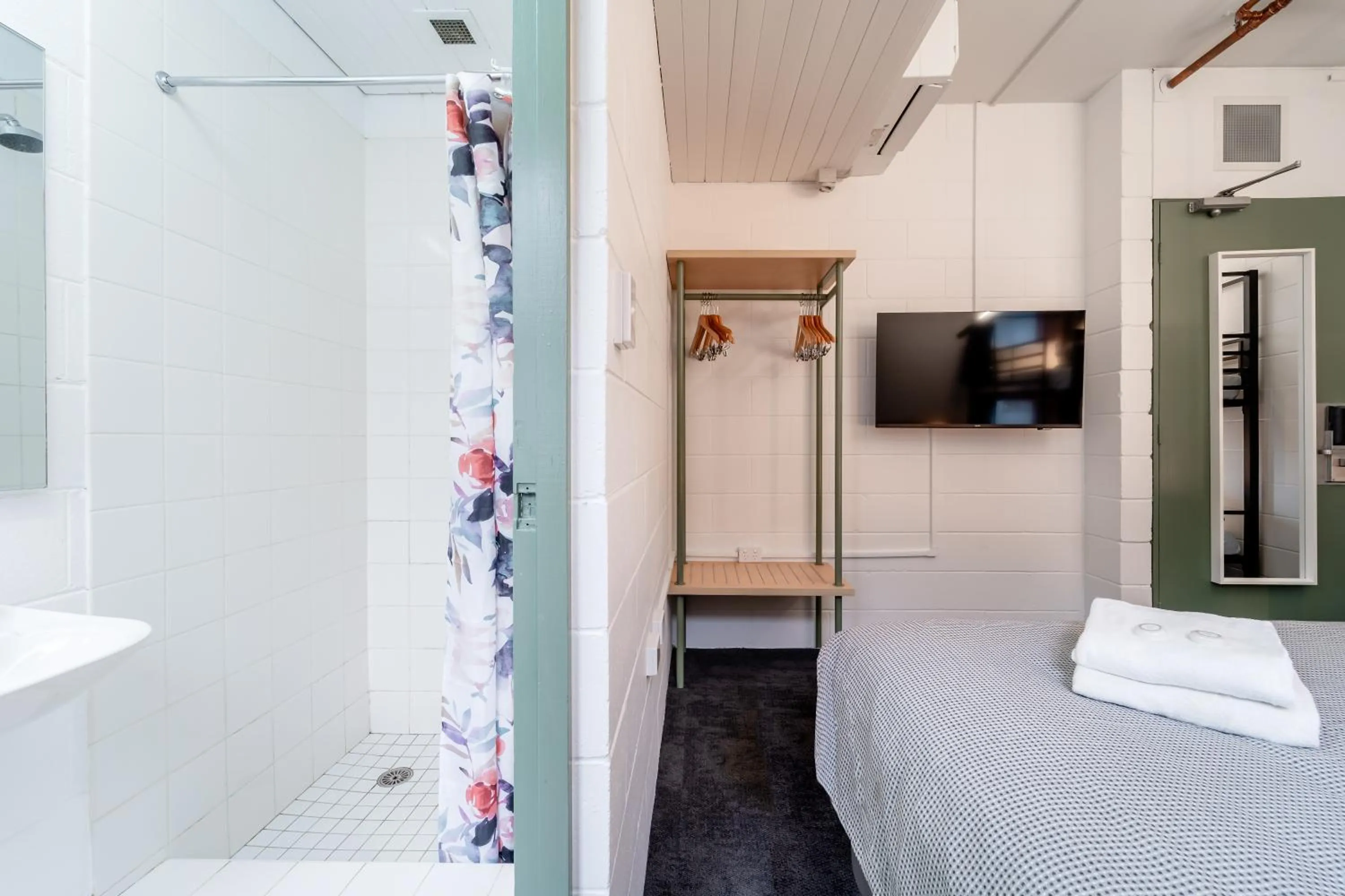 Bathroom in YHA Thredbo