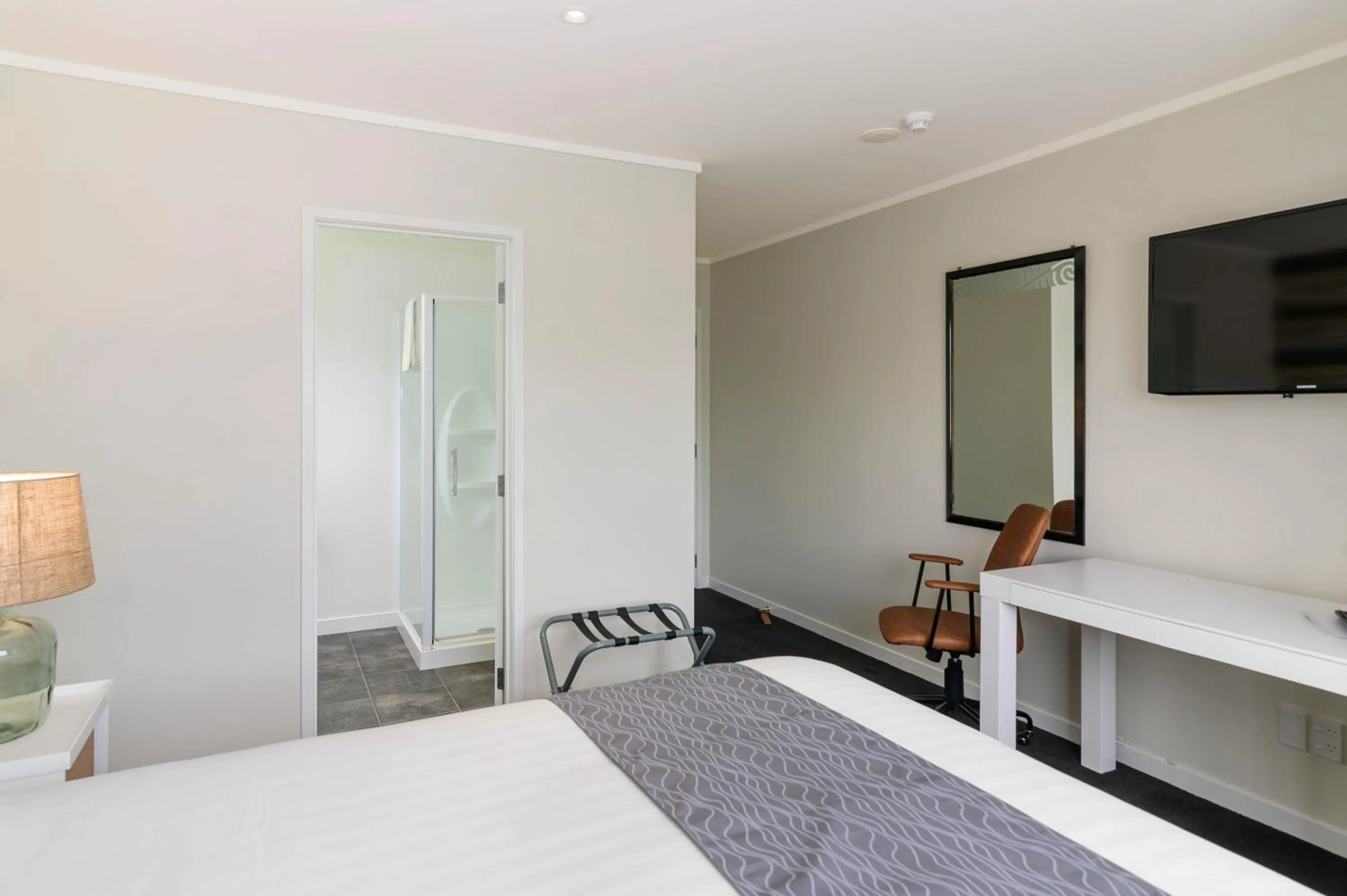 Bed in Lakes Lodge Rotorua