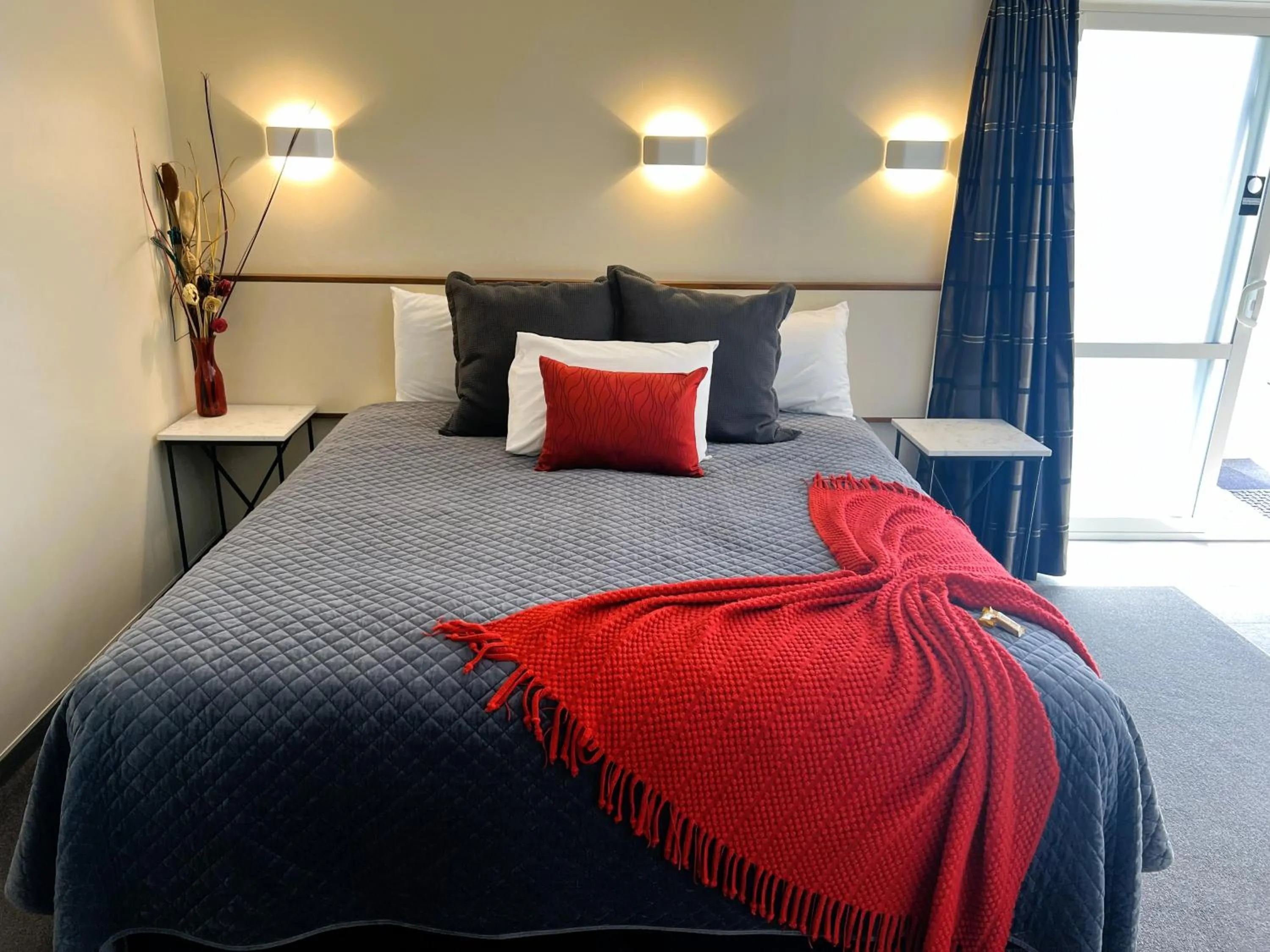 Bedroom, Bed in Fiordland Lakeview Motel and Apartments