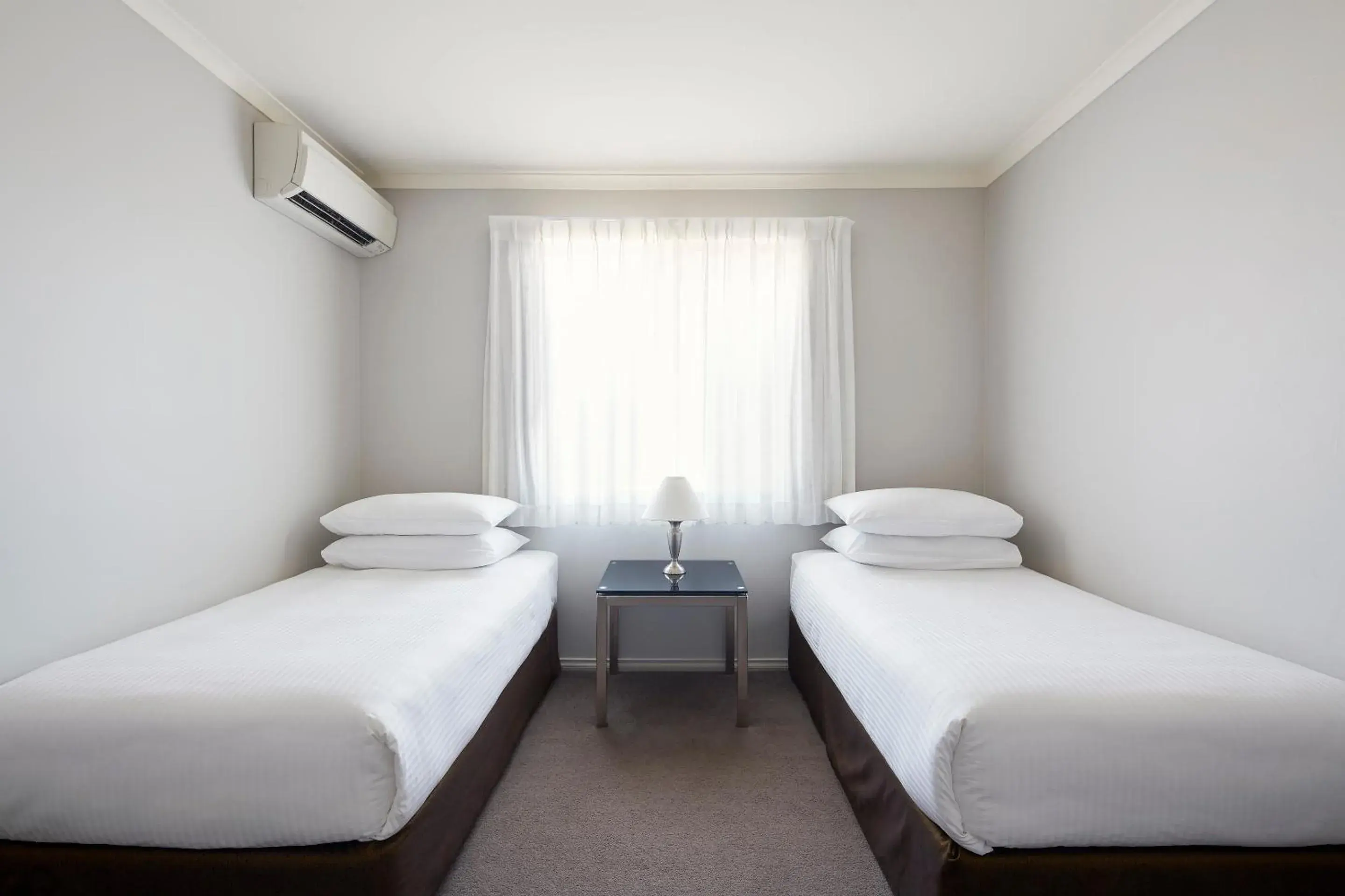 Bed in Pinnacle Apartments Bed in Pinnacle Apartments