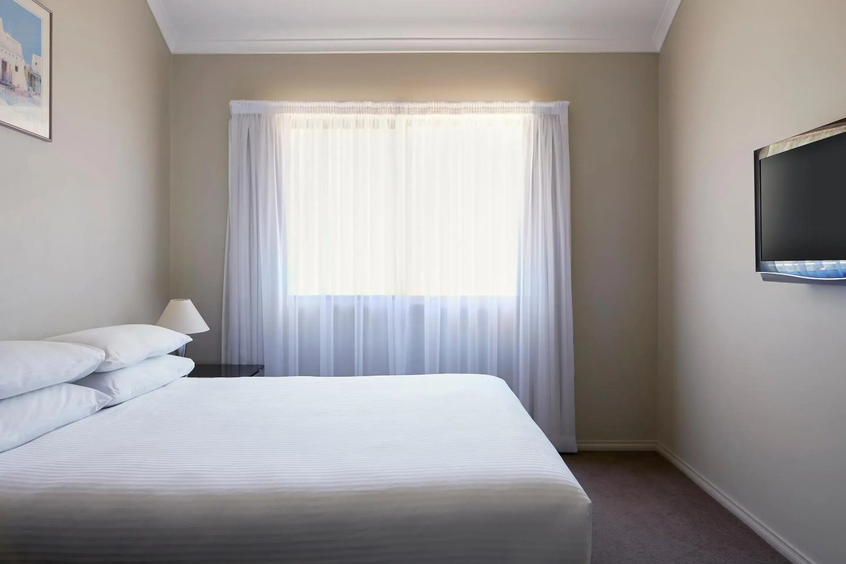 Bed in Pinnacle Apartments Bed in Pinnacle Apartments