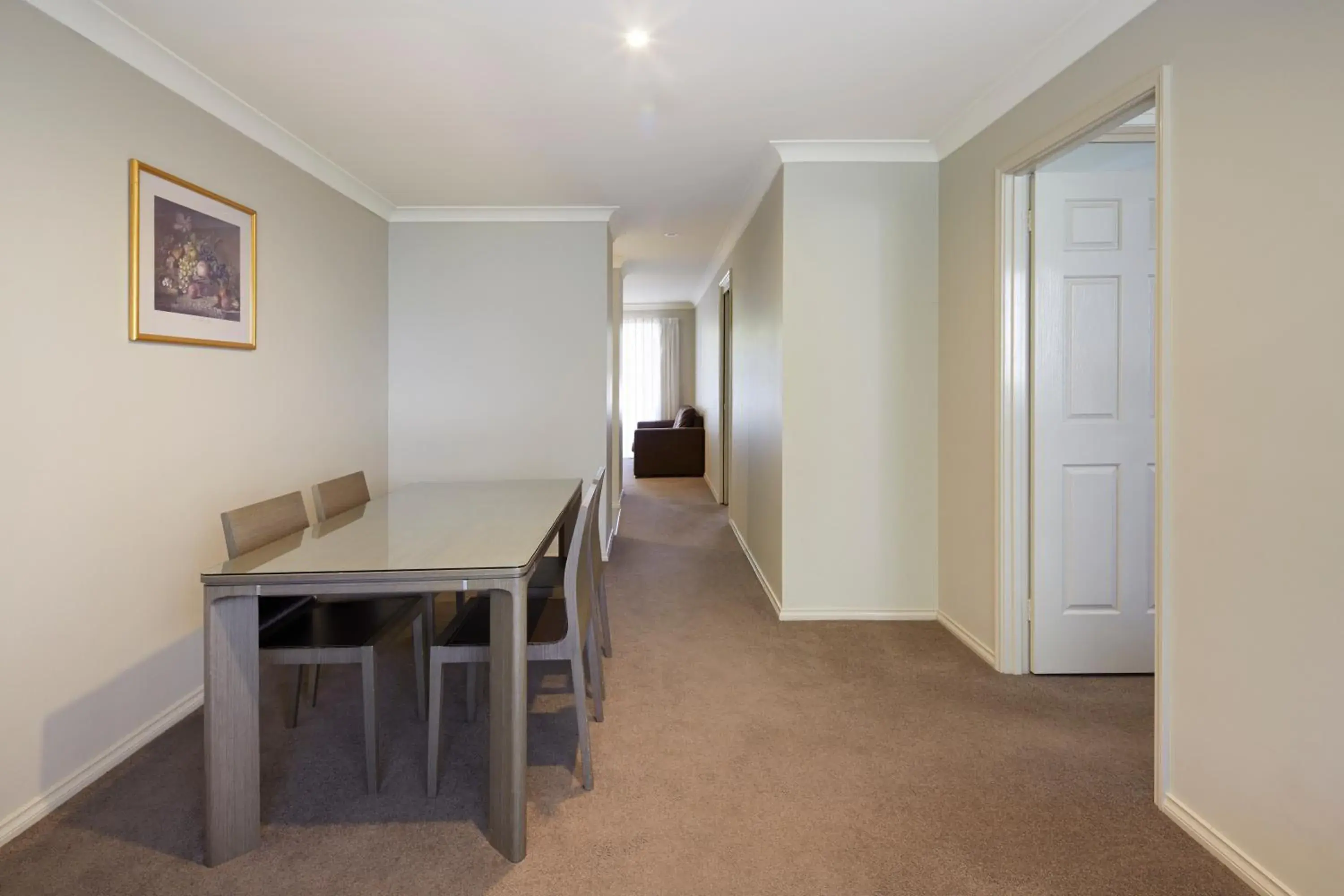 Living room in Pinnacle Apartments Living room in Pinnacle Apartments