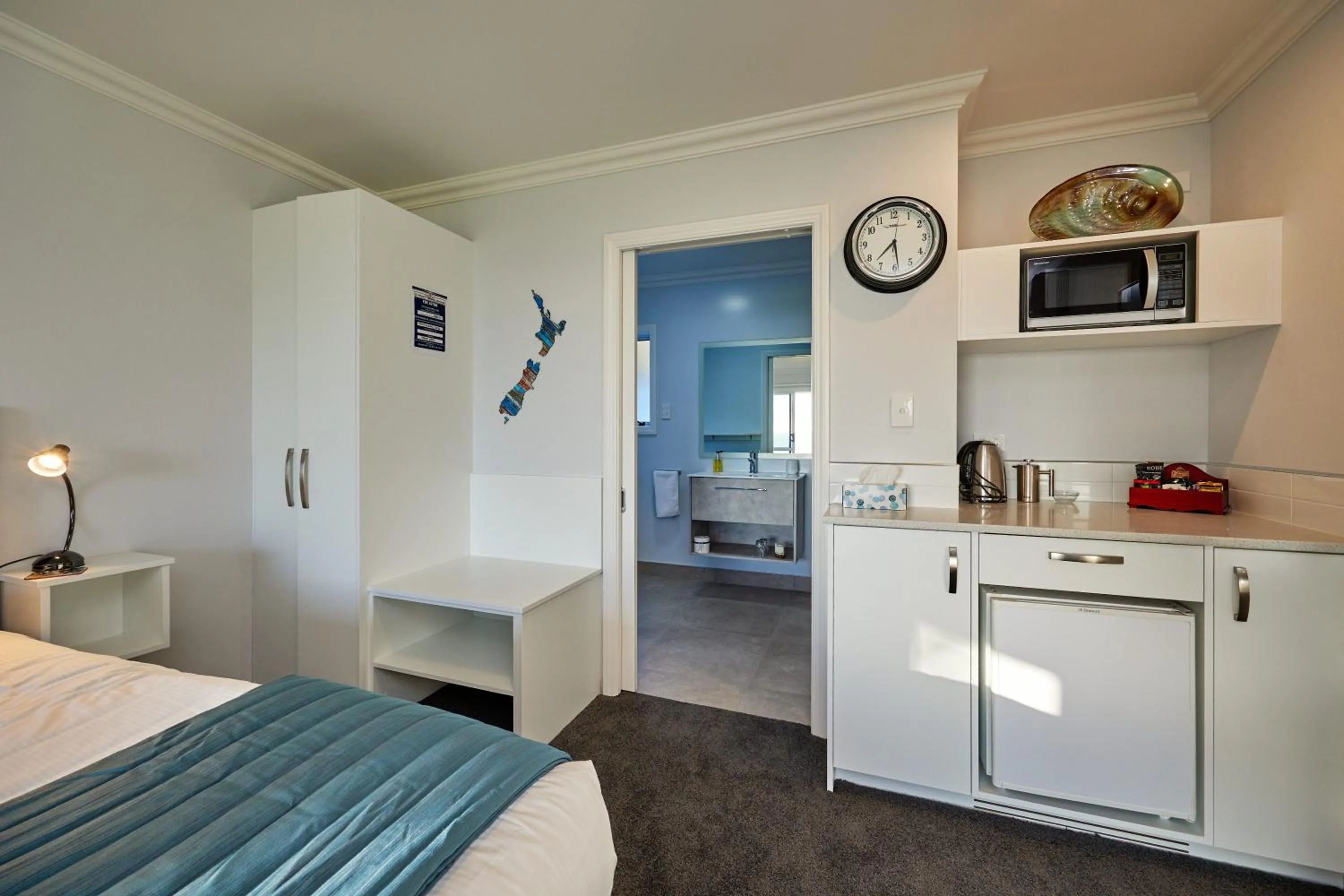 Bed in Bendamere House Bed & Breakfast