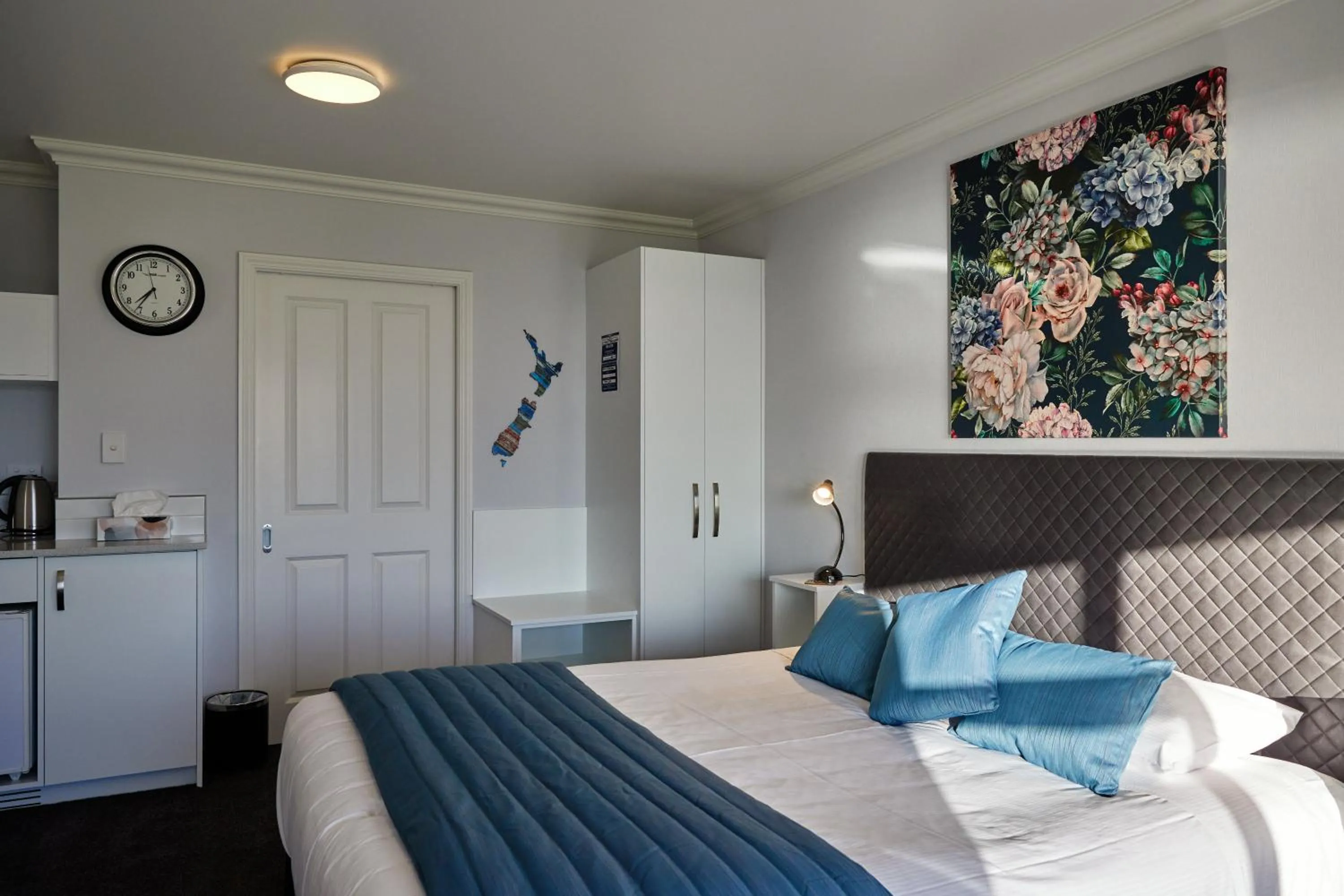 Bed in Bendamere House Bed & Breakfast