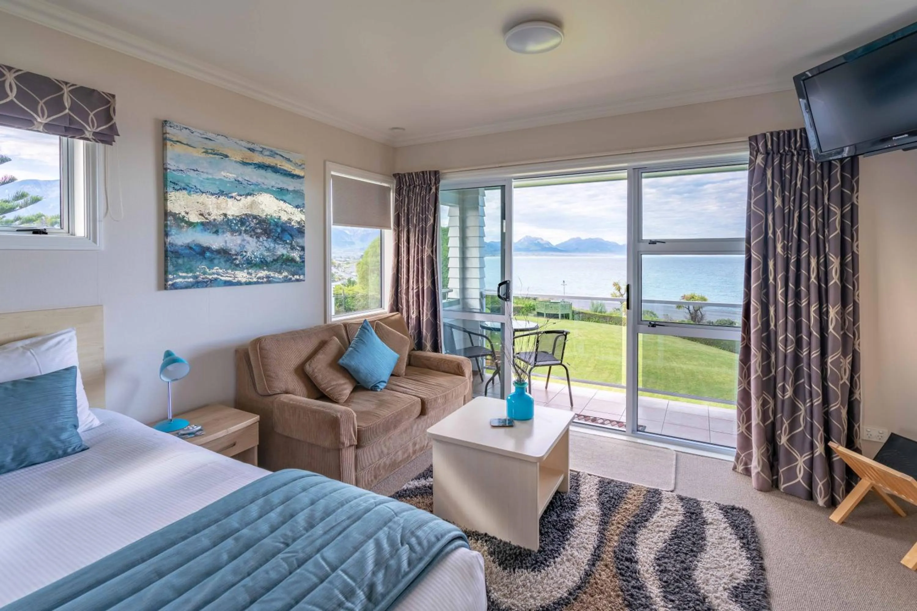 Living room, Bed in Bendamere House Bed & Breakfast
