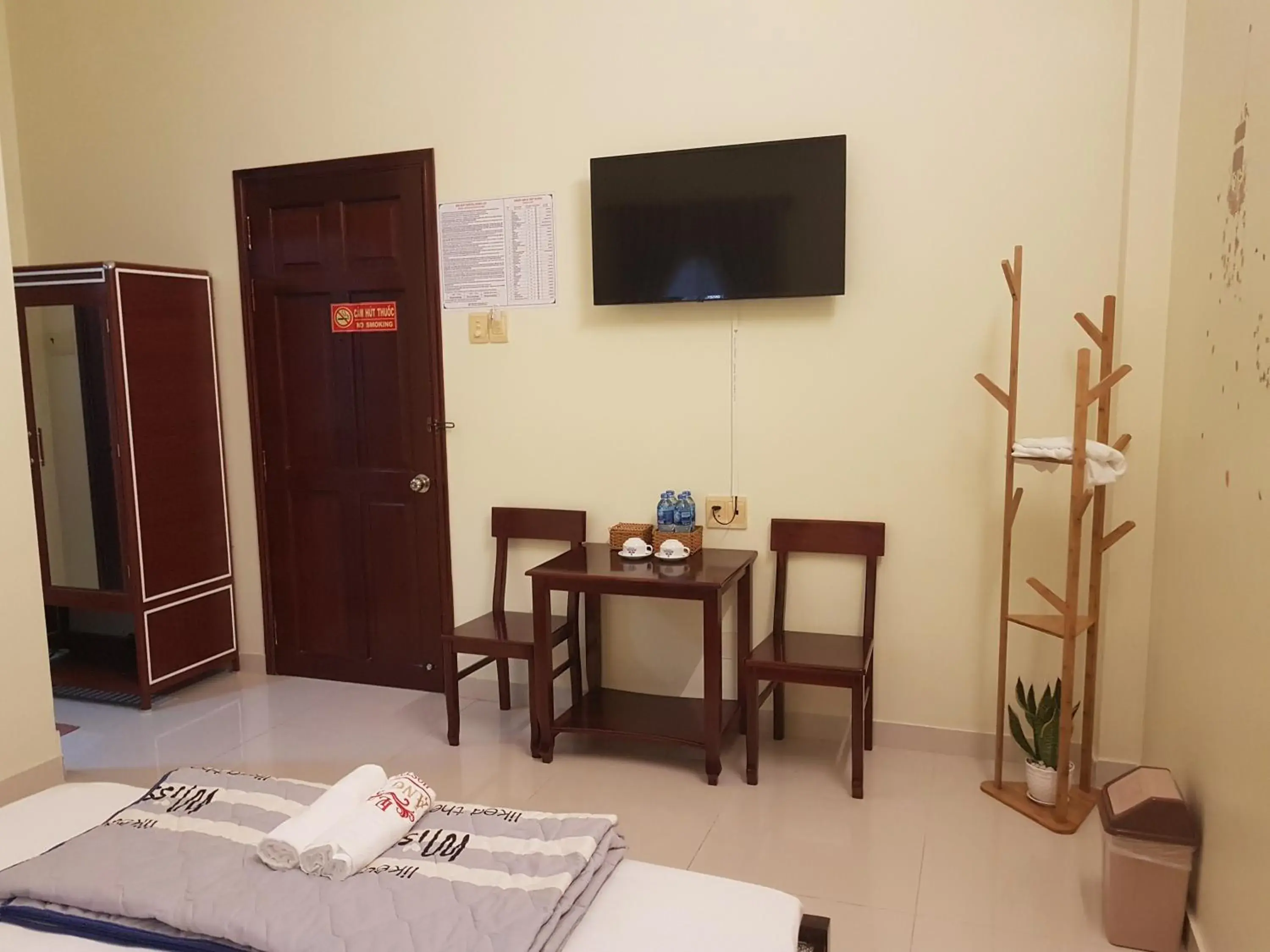 Standard King Room in Hostel Đặng Lợi ホステルダンロイ Standard King Room in Hostel Đặng Lợi ホステルダンロイ