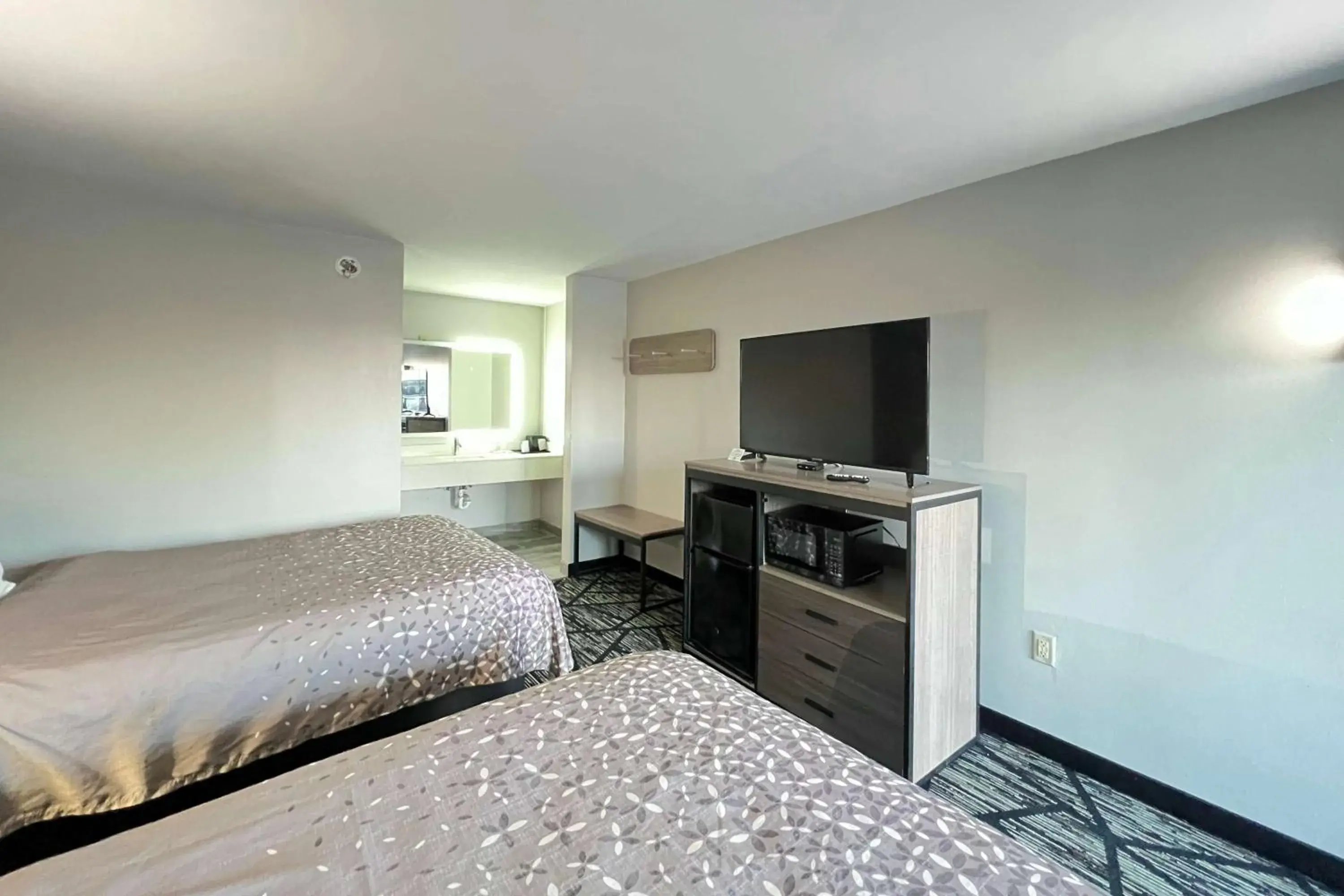 Photo of the whole room, Bed in Super 8 by Wyndham Sulphur South Photo of the whole room, Bed in Super 8 by Wyndham Sulphur South