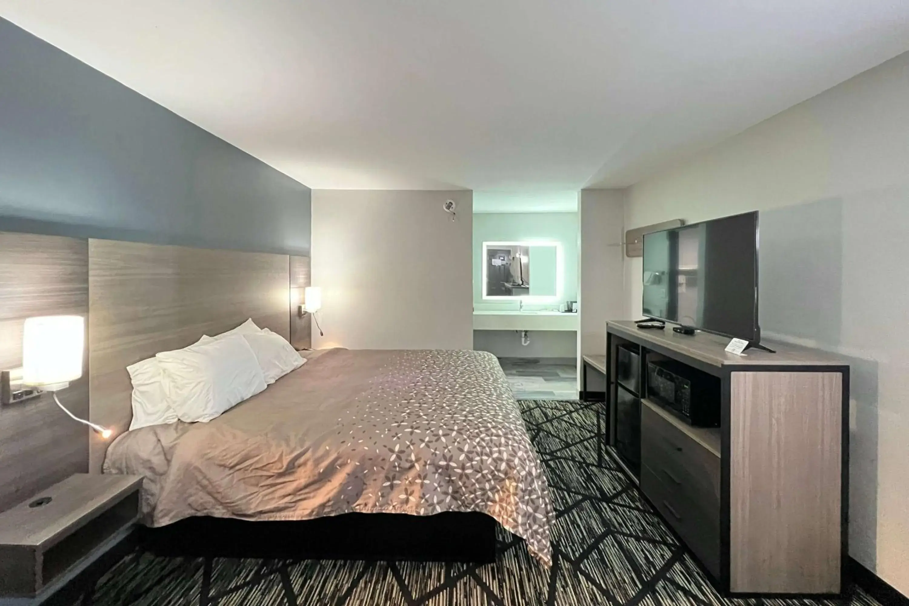 Photo of the whole room, Bed in Super 8 by Wyndham Sulphur South Photo of the whole room, Bed in Super 8 by Wyndham Sulphur South